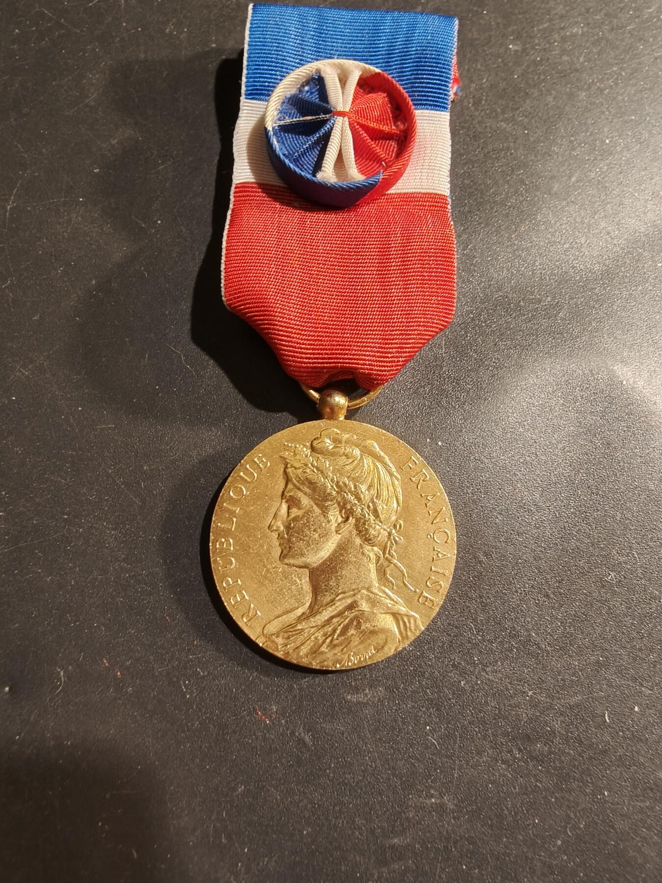 老王徽章第183期 法国金级劳工奖章   1958年实发   950银镀金   12.9g