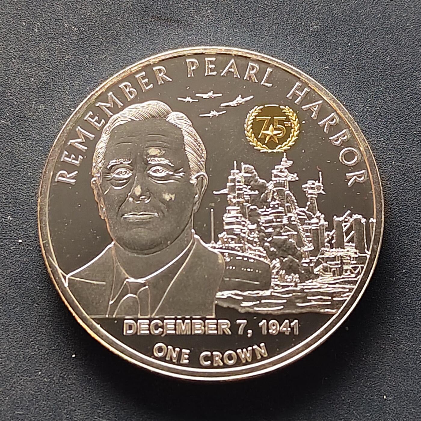 【全场包邮】纯粹捡漏拍504场-更新中 【稀少】英属特里斯坦和达库尼亚2016年1克朗偷袭珍珠港75周年局部镀金克朗型纪念币-量1941