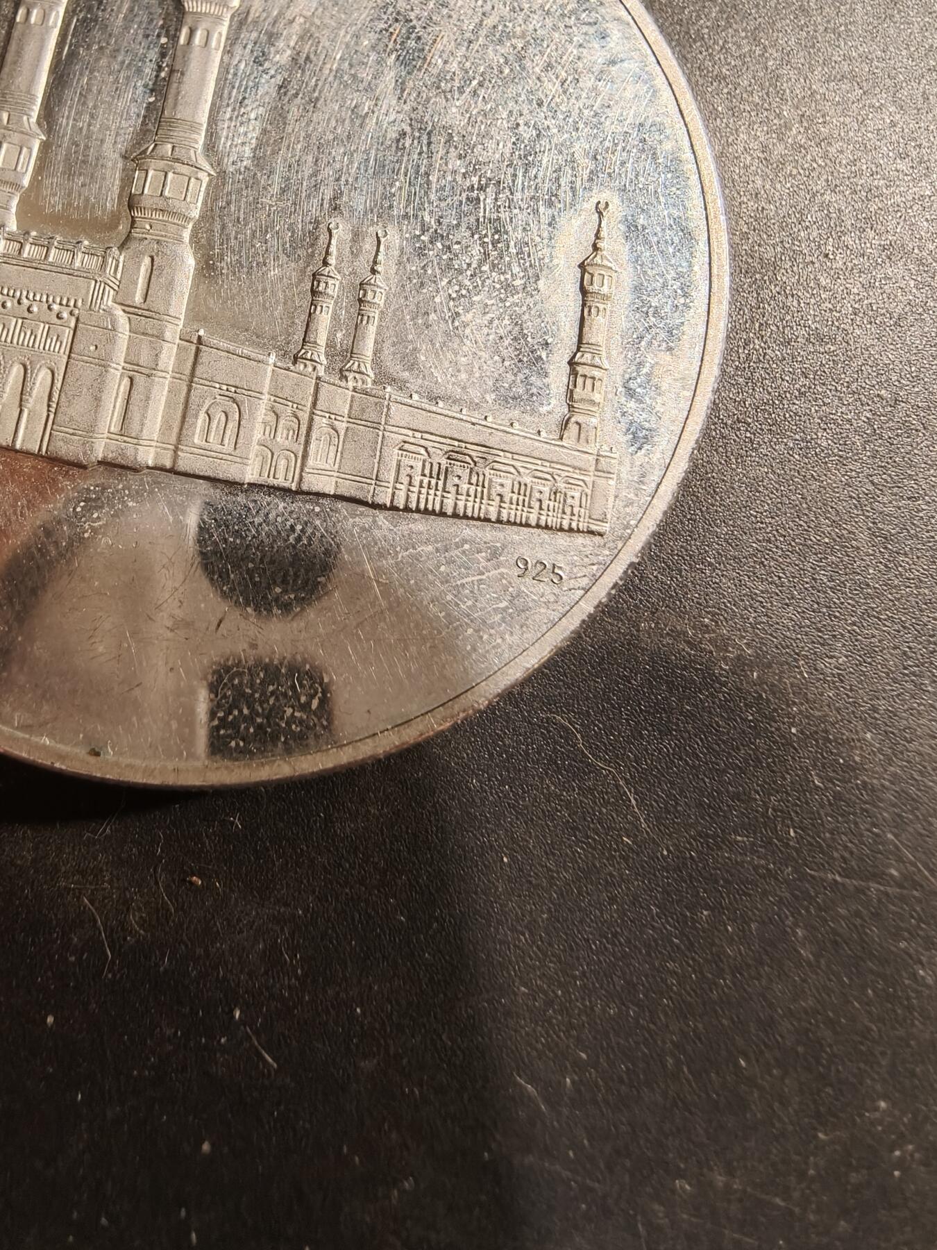 老王徽章第183期 沙特阿拉伯费萨尔国王纪念银币     925银   直径50mm    重量60g