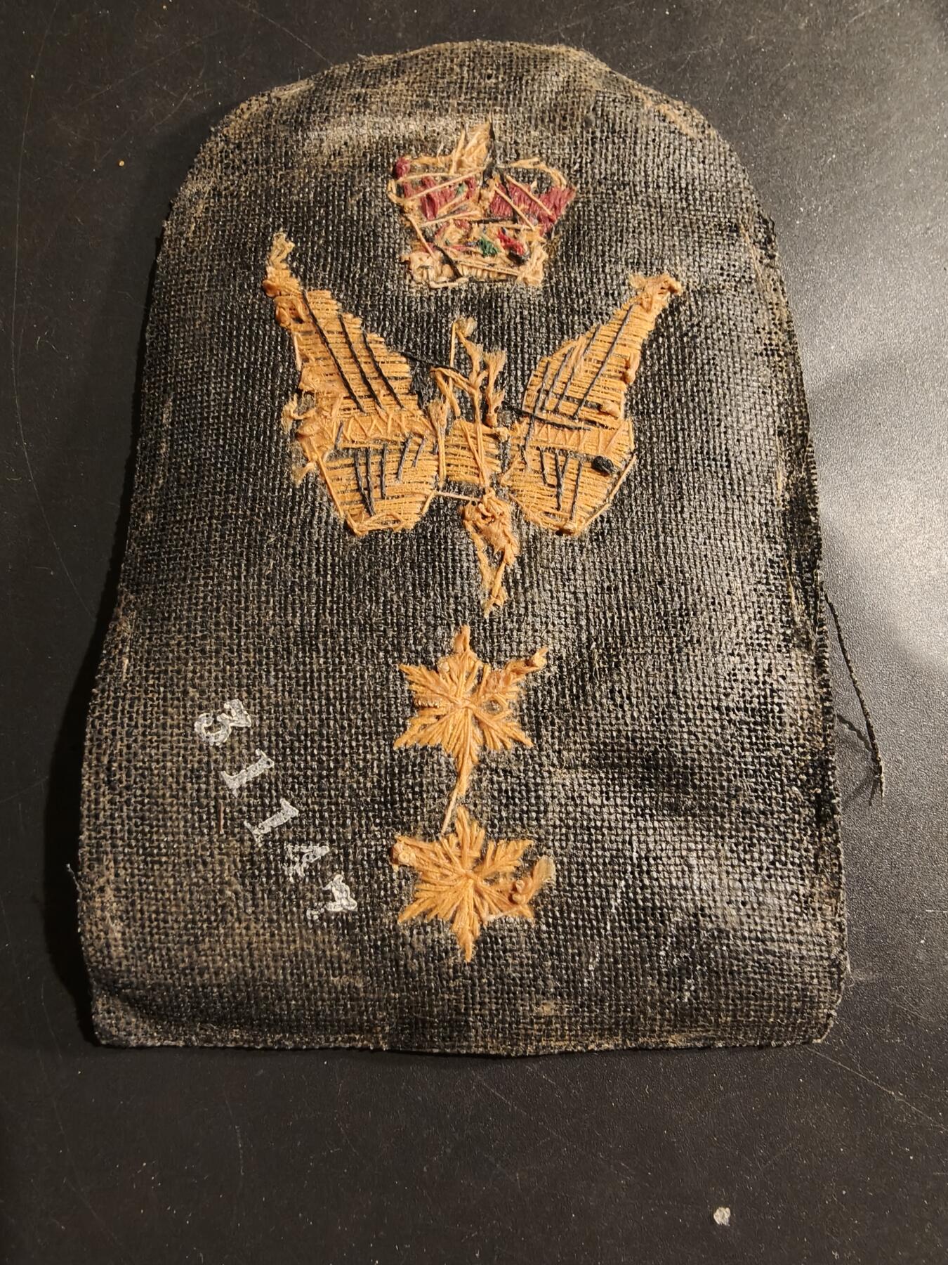 老王徽章第183期 英国皇家海军航空兵无线电主管技能章    金属丝版本