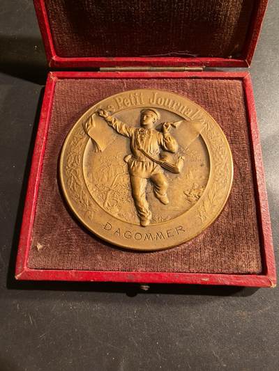 老王徽章第183期 - 法国1907年《小日报》“智力竞赛与问题大奖赛”大铜章      原盒，盒子卡扣不严     直径58mm    重量85.6g 