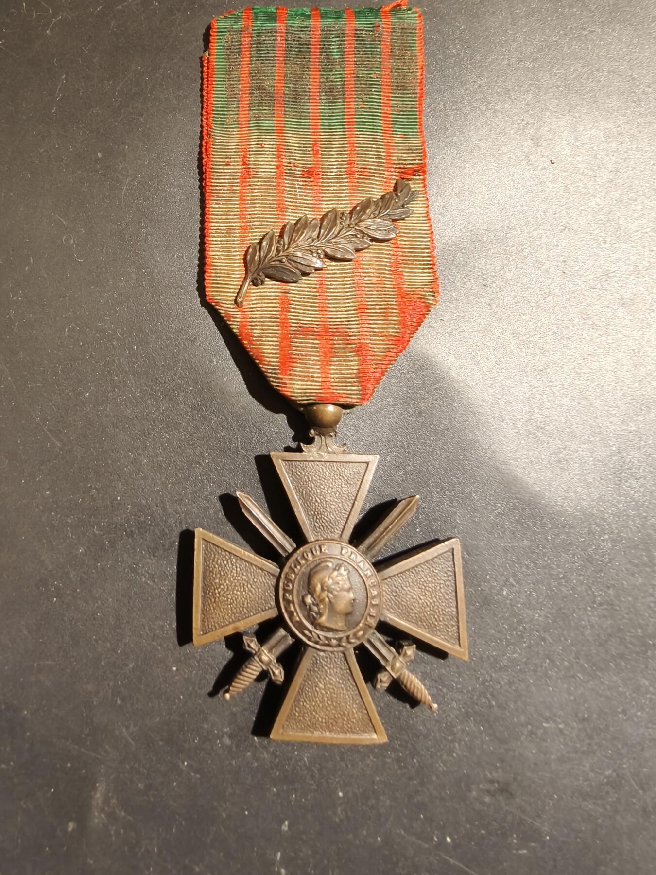 老王徽章第183期 法国1916战争十字奖章    一颗铜棕榈勋饰