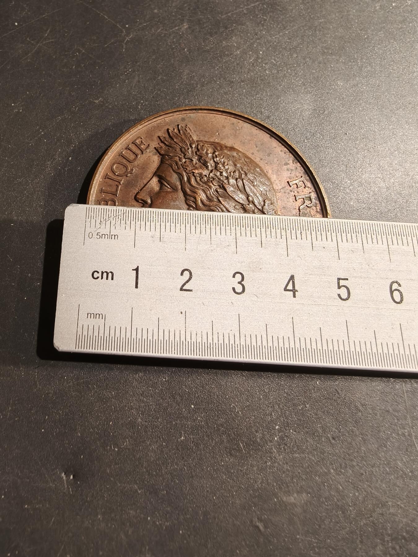 老王徽章第183期 法国国家射击公社大铜章     直径50mm     重量51.4g