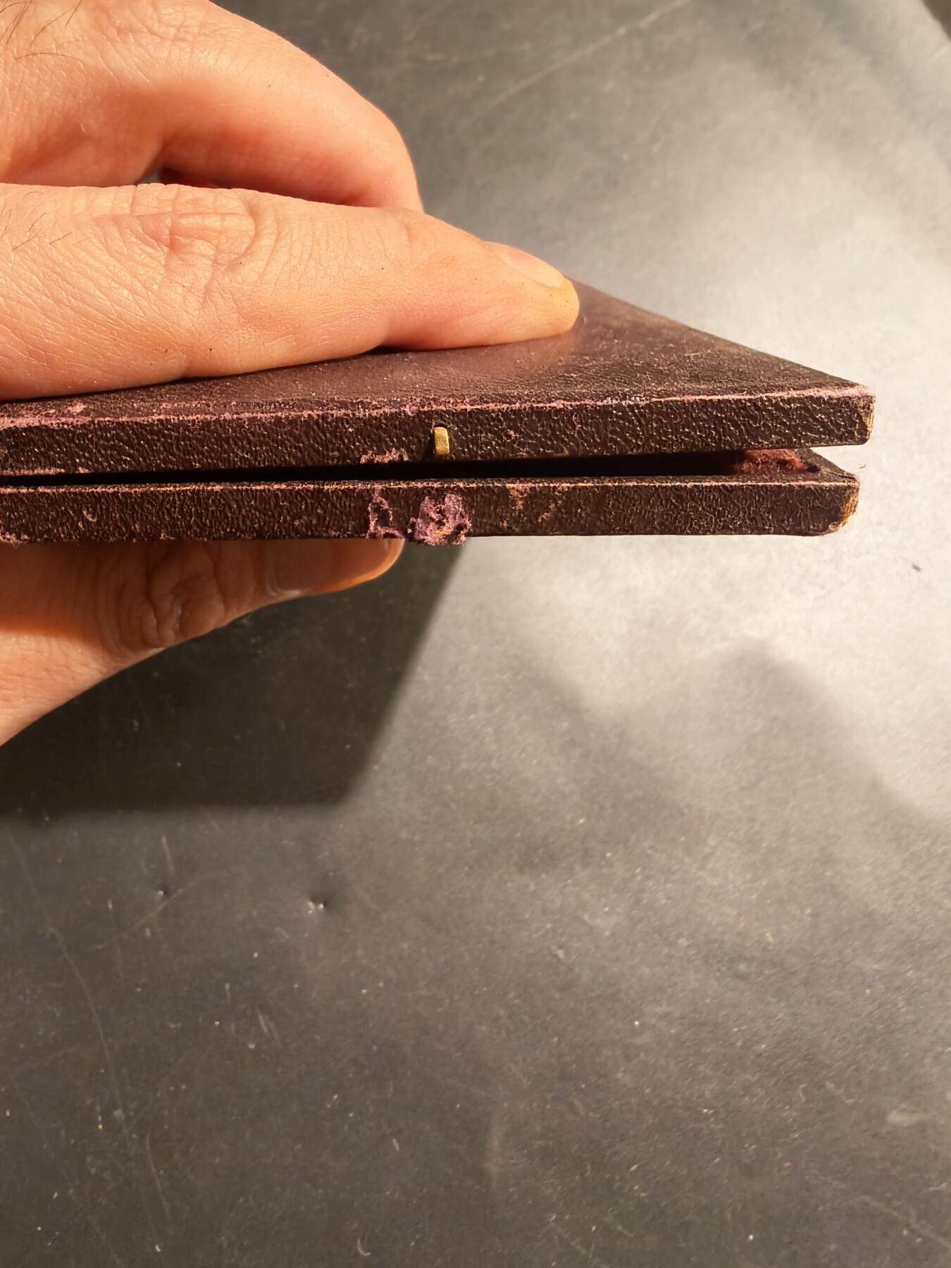 老王徽章第183期 法国1902年《小日报》“智力竞赛与问题大奖赛”大铜章      原盒，盒子无卡扣     直径58mm    重量95g