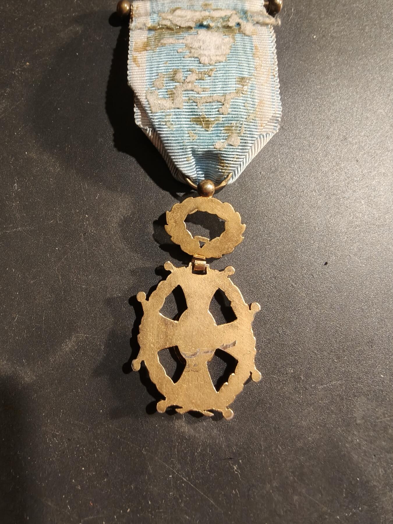 老王徽章第183期 法国军官级艺术、科学与文学协会勋章      原盒    带厂标