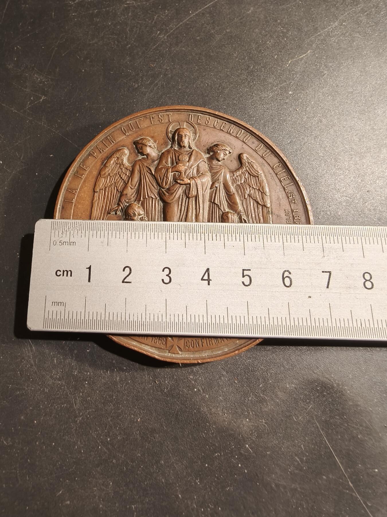 老王徽章第183期 法国天主教会坚信礼大铜章     1868年实发     蜜蜂cuivre铜标     直径68mm     重量161.2g