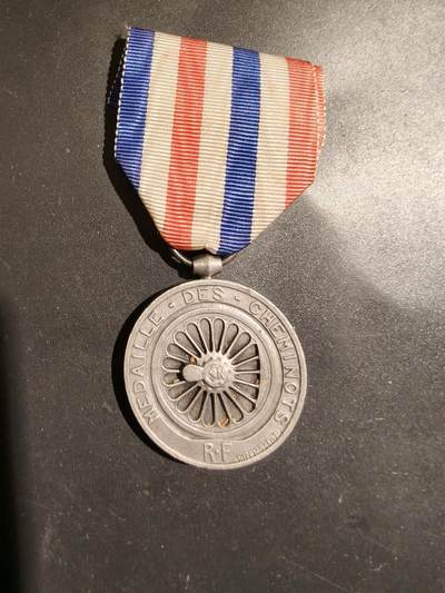 老王徽章第183期 - 法国银级铁路服务奖章    1944年实发   维希版