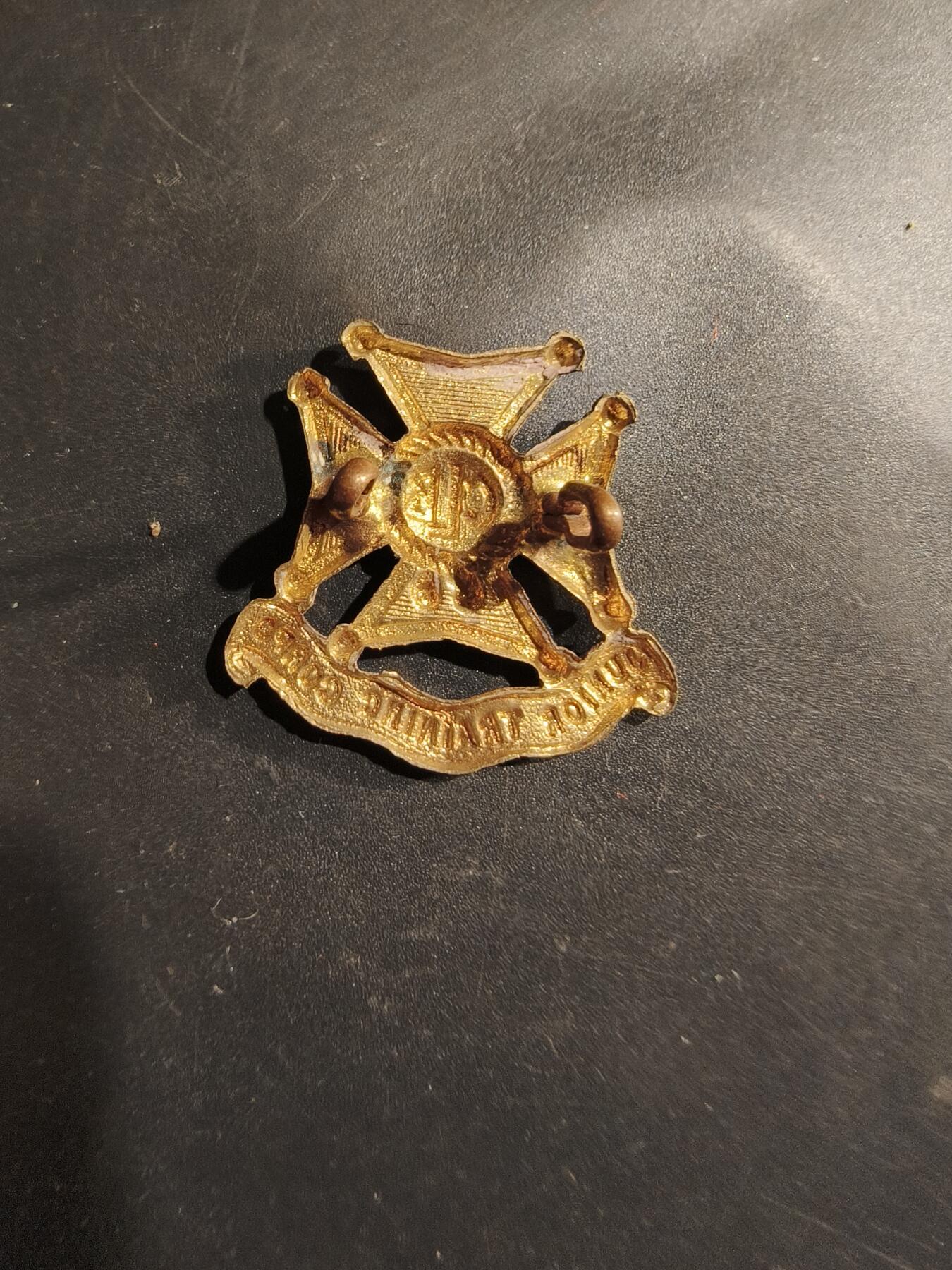 老王徽章第183期 英国教会少年团少年训练队帽徽    一战时期