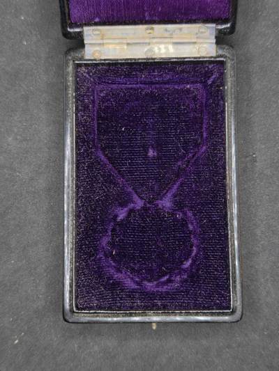 凯旋世界勋赏（持续上新中）（第22期新年大拍）（欢迎送拍）（对拍品有疑问请询问客服，不接受到手刀，出价默认拍品品相。请认真阅读拍卖规则！出价默认已认可！）（收到货请录制开箱视频，无视频概不处理问题。） - 白叶空盒