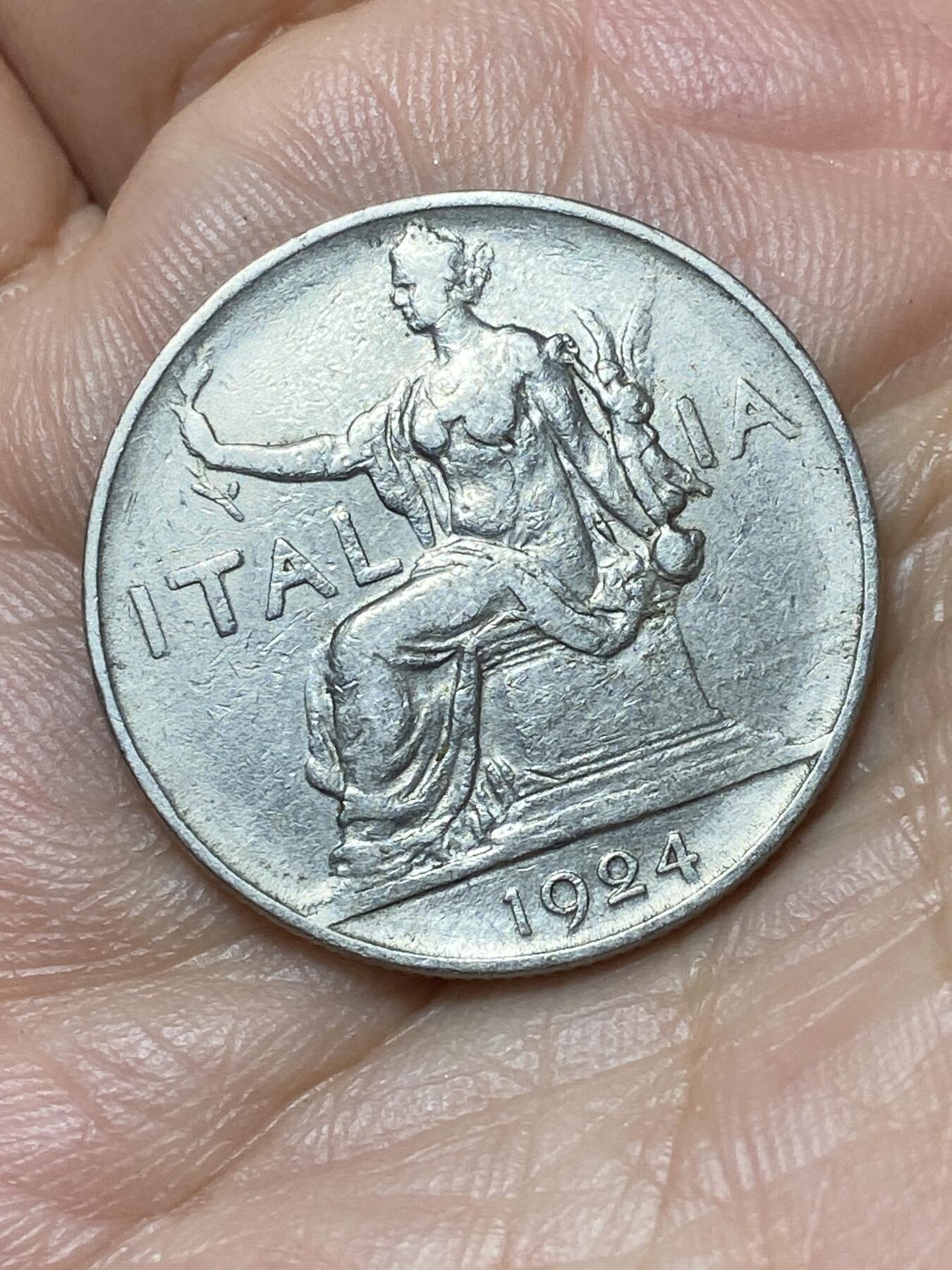 2026年第二十九场(总第一百九十八场）英国一线回流散币新年初九特拍场第一场(免佣金) 意大利王国1924年1里拉(维托里奥·埃马努埃莱三世第三套，Closed  2–闭口2版)