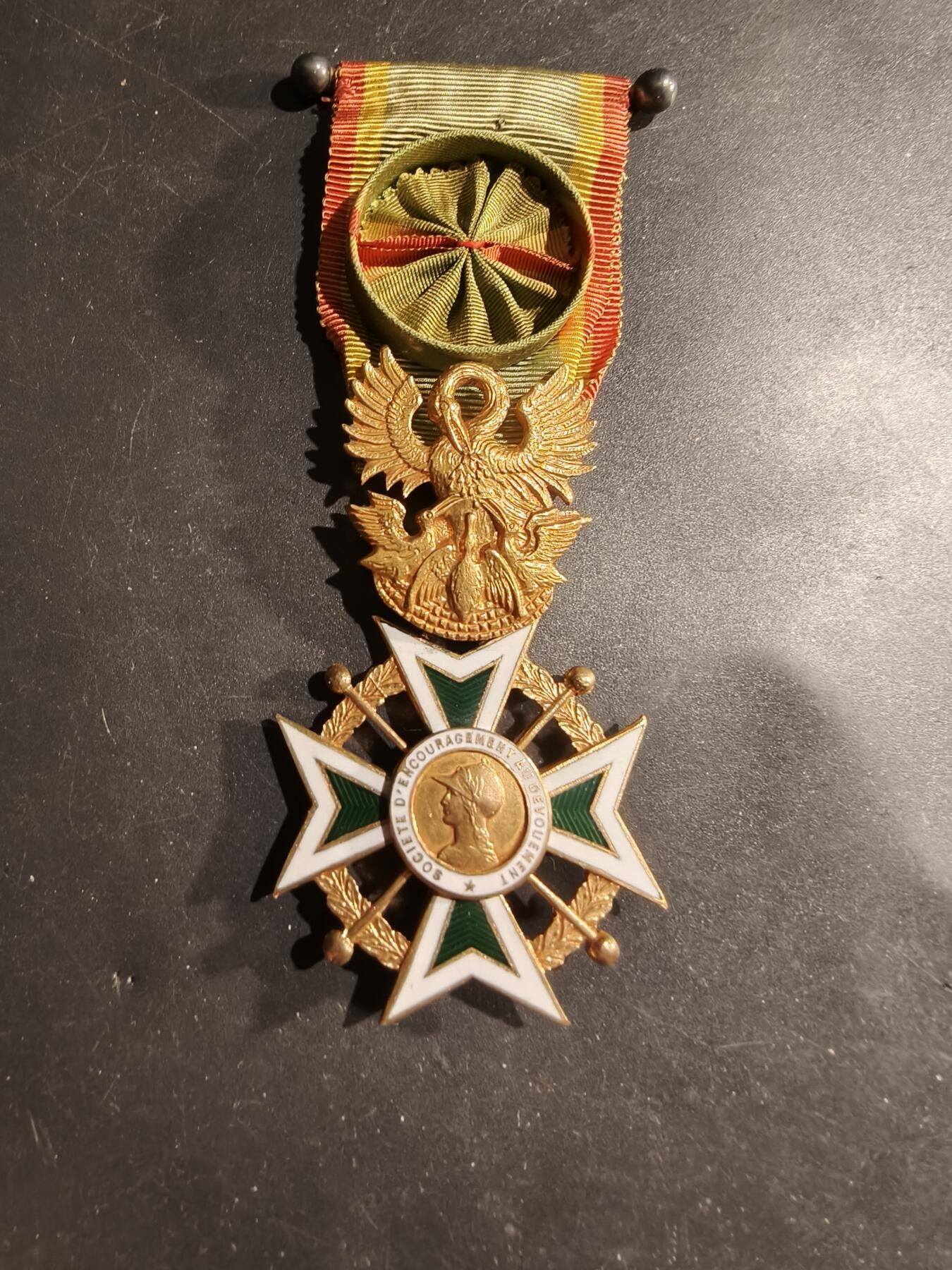 老王徽章第183期 法国军官级奉献鼓励协会    原盒