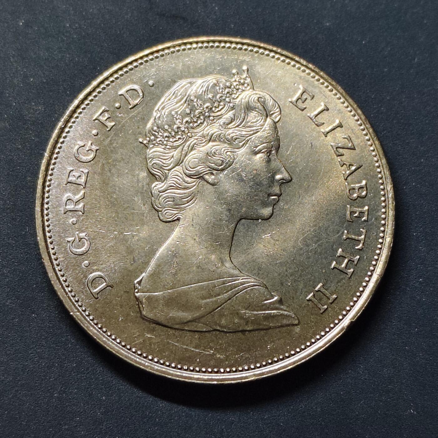 【全场包邮】纯粹捡漏拍504场-更新中 英国1981年1克朗查尔斯和戴安娜世纪婚礼克朗型纪念币