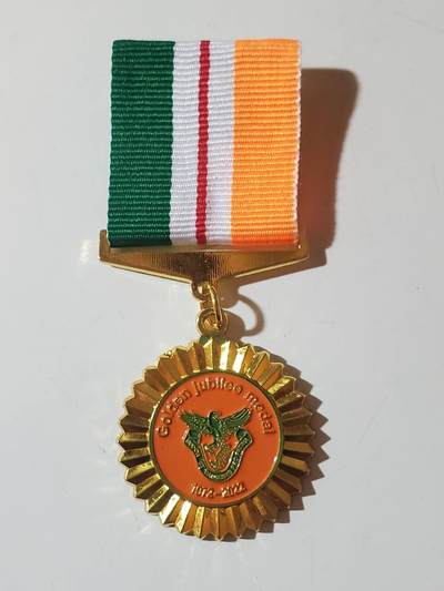 韵星假日军品类拍卖第42期 -- Rimey Holidays Militaria Auction 42 - 赞比亚共和国国家服务金僖奖章 铜镀金 少见国家 非常厚重 库存品相