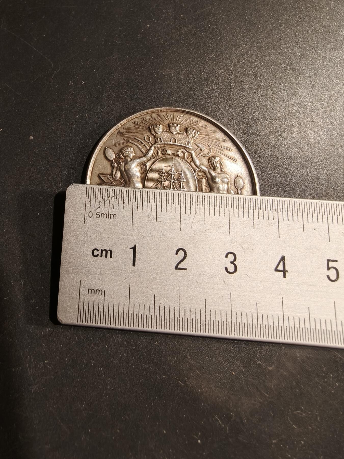 老王徽章第183期 法国迪耶普储蓄银行大银章    950银    直径37mm    重量21.6g