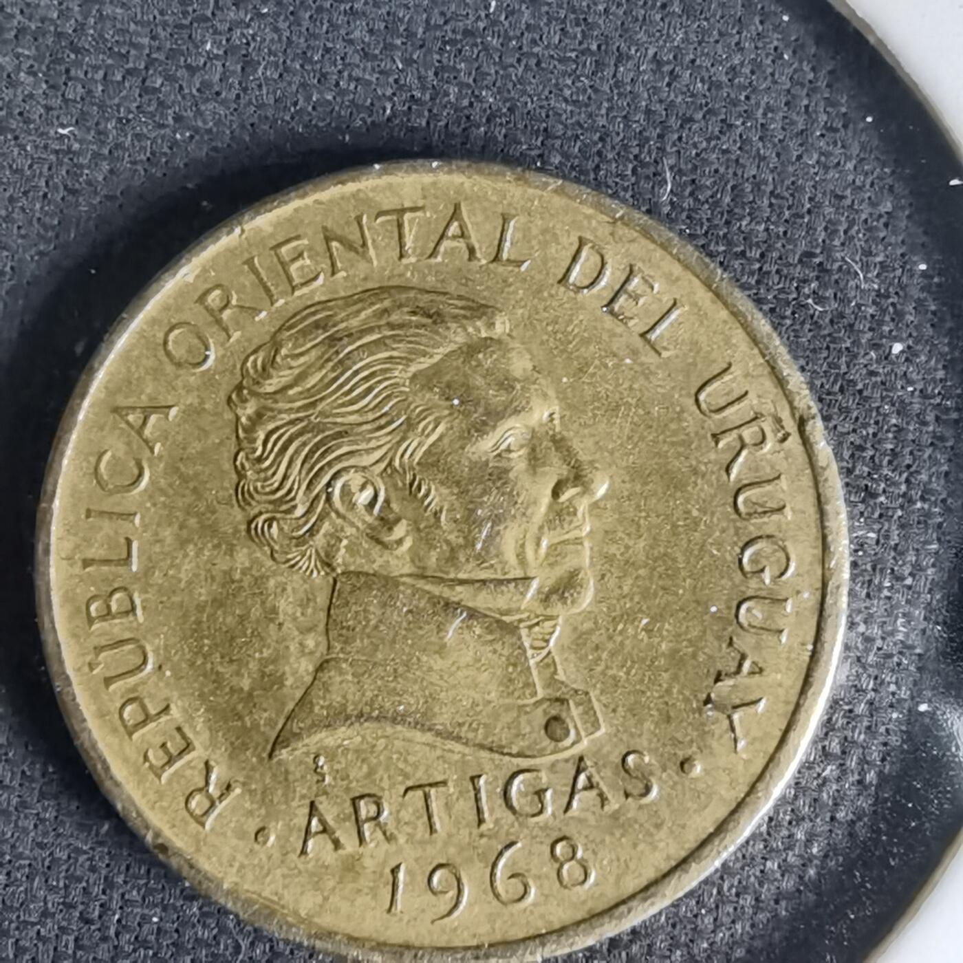 沼泽如烟--第999场 乌拉圭1968年1比索