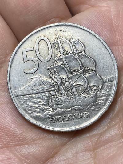 2026年第二十九场(总第一百九十八场）英国一线回流散币新年初九特拍场第一场(免佣金) - 新西兰🇳🇿1977年50分(伊丽莎白二世中年花冠)