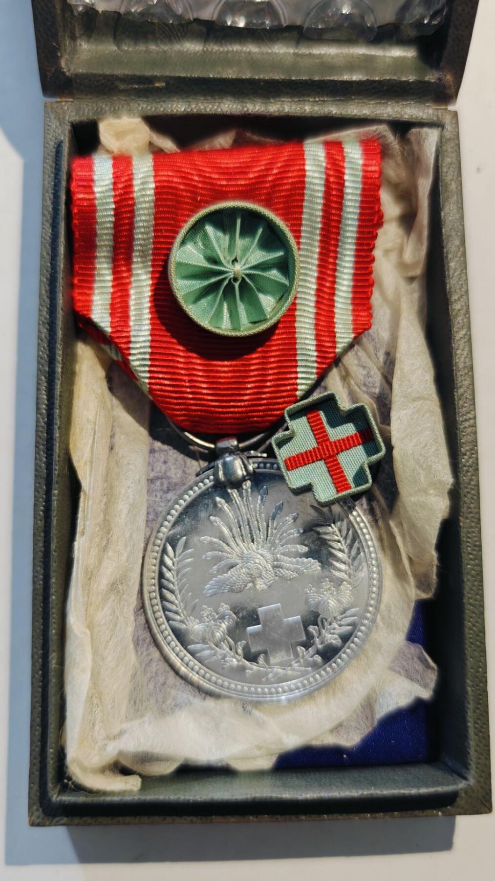 东亚勋章徽章主题拍卖8（120件） 赤十字社男终身社员章代品