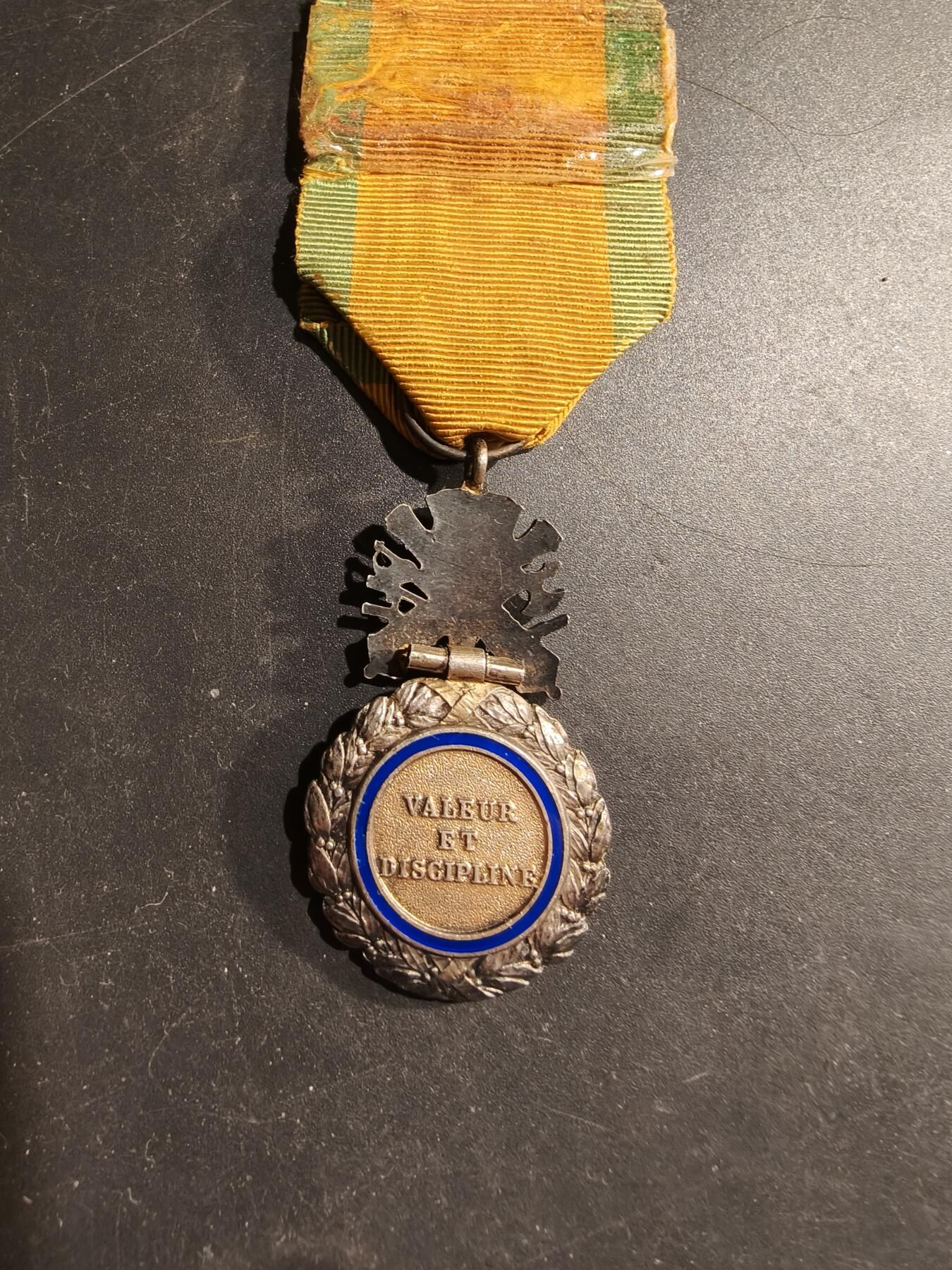 老王徽章第183期 法国军事奖章    三共时期   950银镀金珐琅    20g