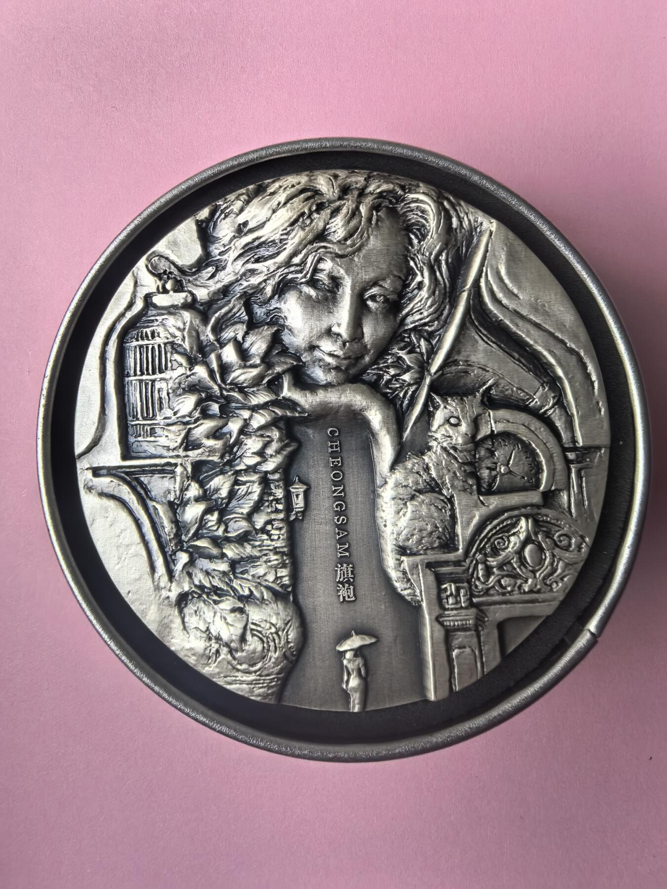 “旗袍”主题大银章（Ag999，491.94g，编号Y 011）