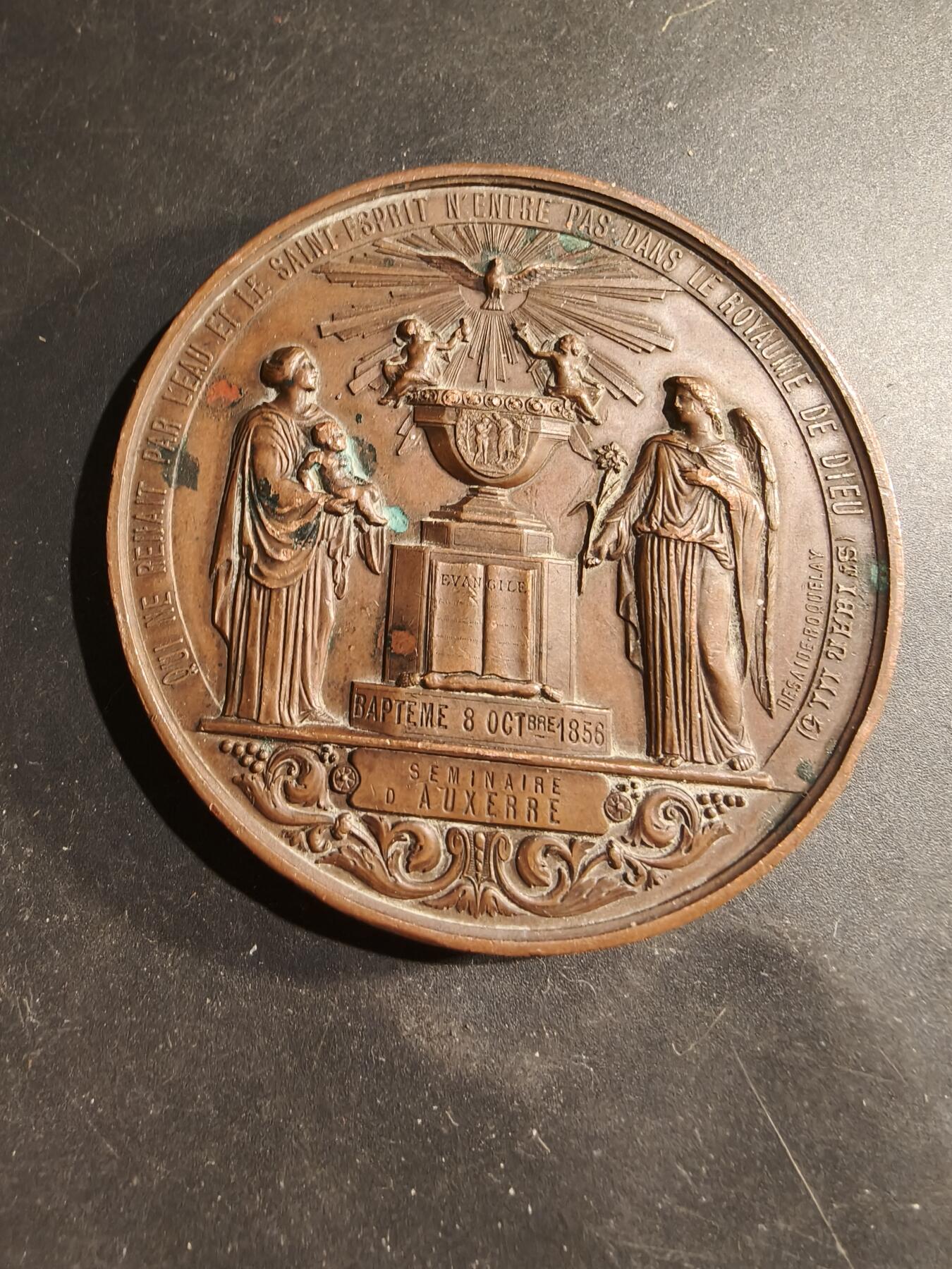 老王徽章第183期 法国天主教会坚信礼大铜章     1868年实发     蜜蜂cuivre铜标     直径68mm     重量161.2g