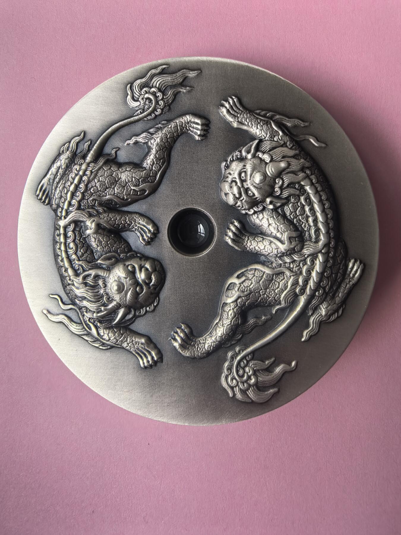 “貔貅”主题大银章（Ag999，467.25g，编号Y 011）