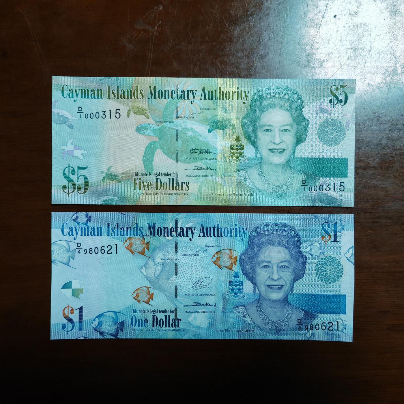 【礼羽收藏】🌏世界钱币拍卖125期 （一组2张）【UNC】欧洲 开曼群岛 1.5 5面值首冠百位号