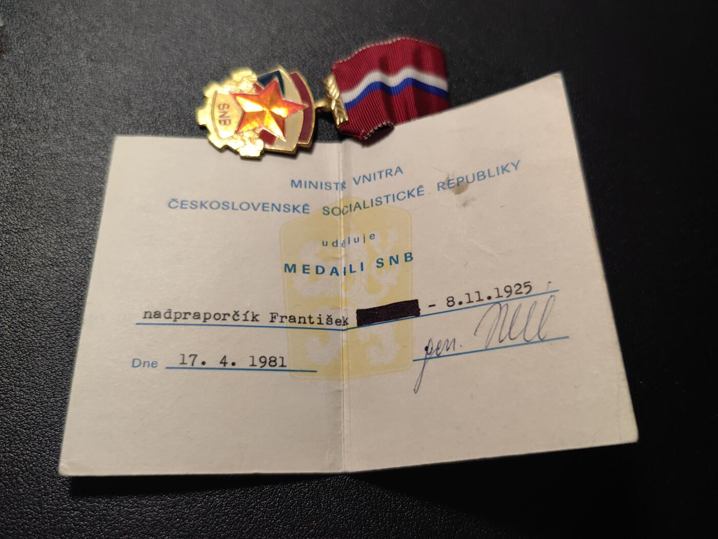 靖甫拍卖第五场 捷克斯洛伐克国安部奖章带证