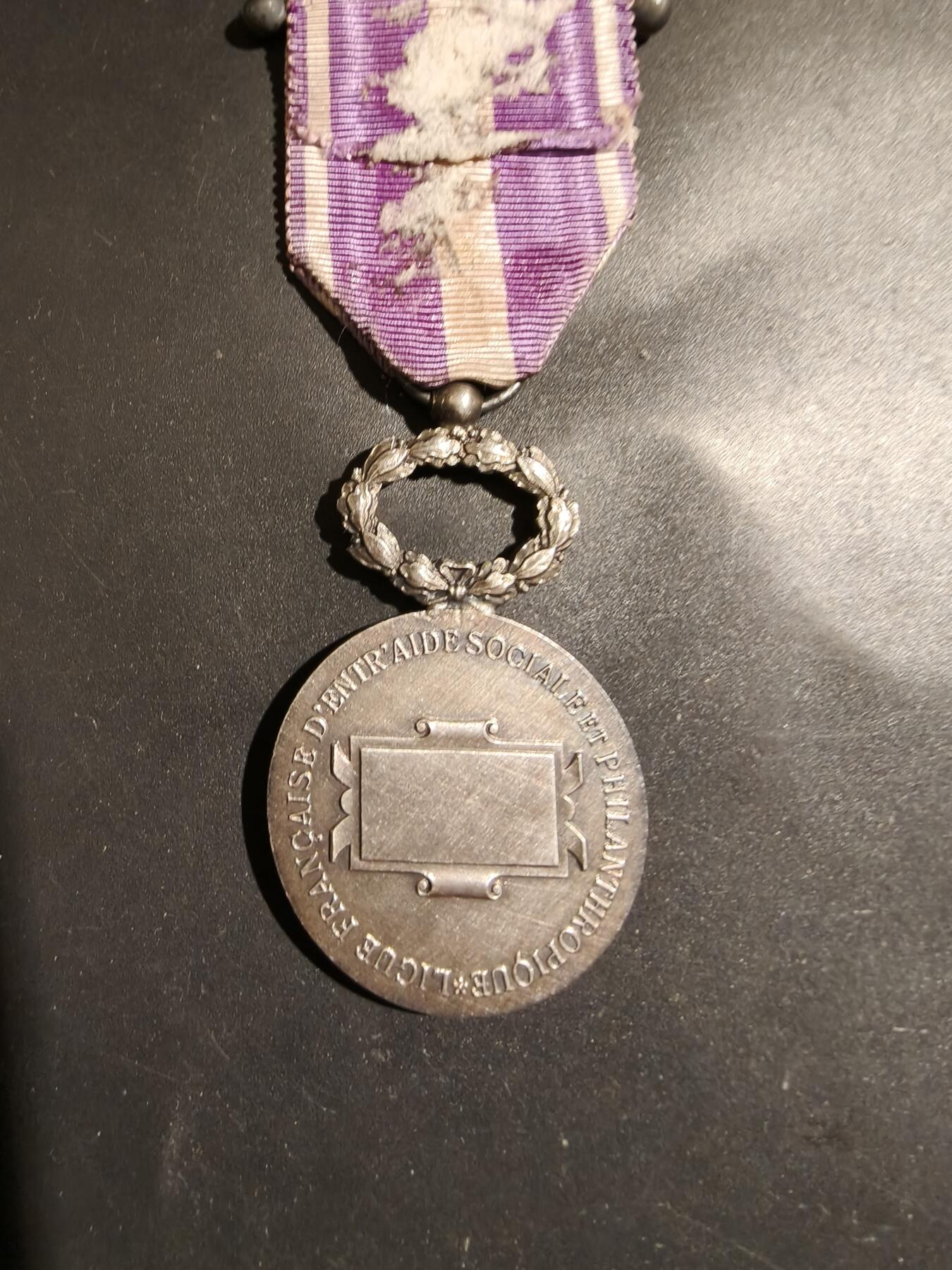 老王徽章第183期 法国银级社会互助和慈善联盟纪念章
