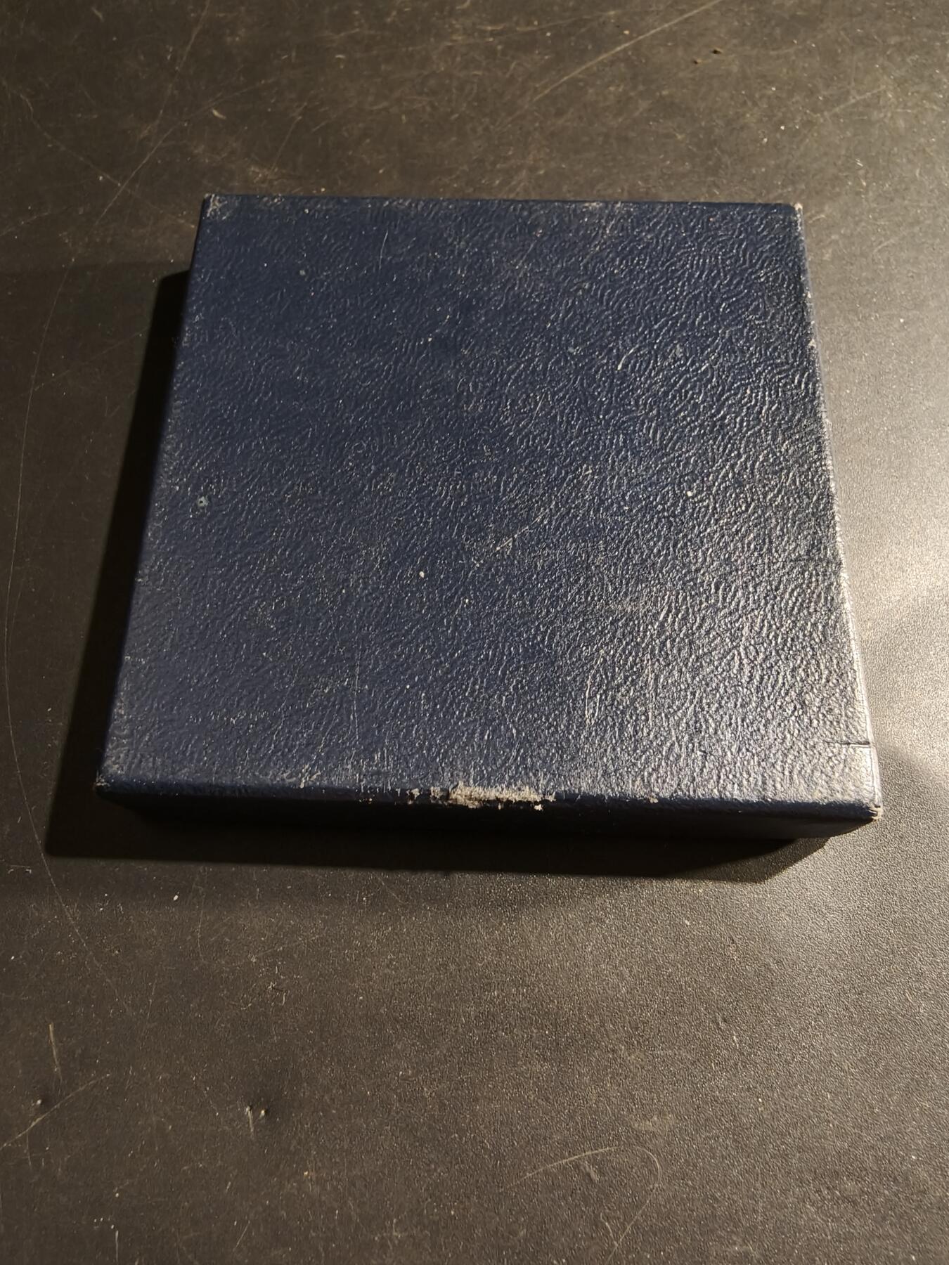 老王徽章第183期 法国1887年萨迪·卡尔诺就任总统大铜章     原盒    大师阿尔菲杜布瓦作品     直径68mm    重量148g