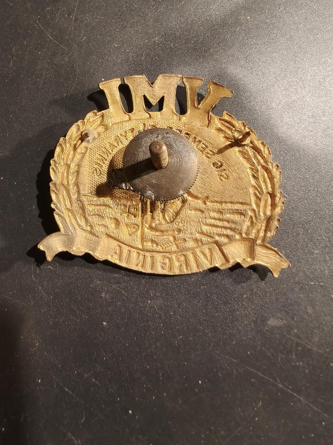 老王徽章第183期 美国弗吉尼亚军事学校大檐帽徽     国民政府名将孙立人将军的母校，与西点军校齐名