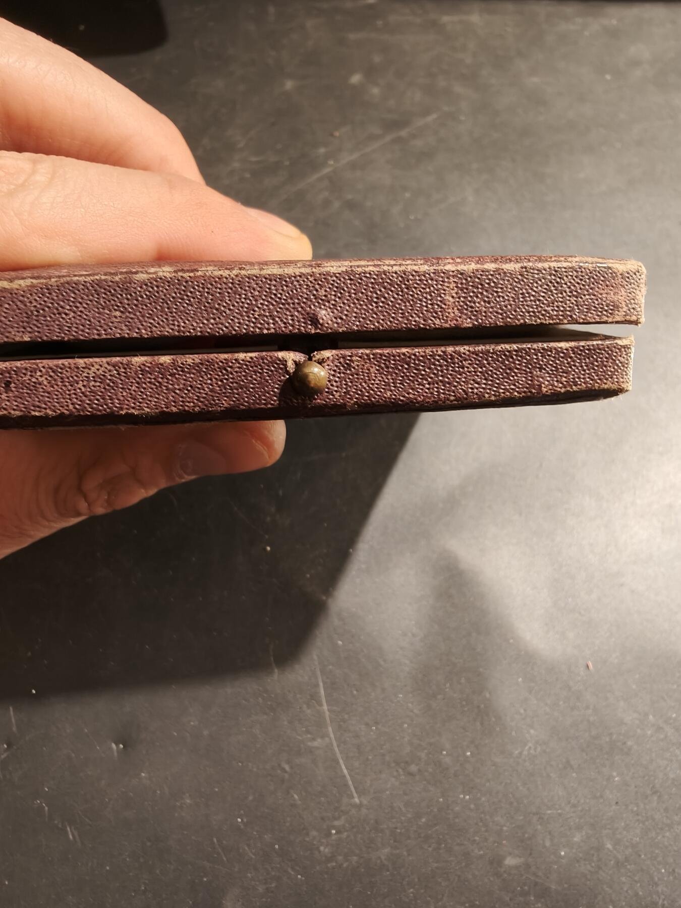 老王徽章第183期 法国油漆与玻璃工业企业家同业公会镀银大铜章     原盒，盒子卡扣不严     公鸡头玛丽安娜     直径54mm     重量70g 