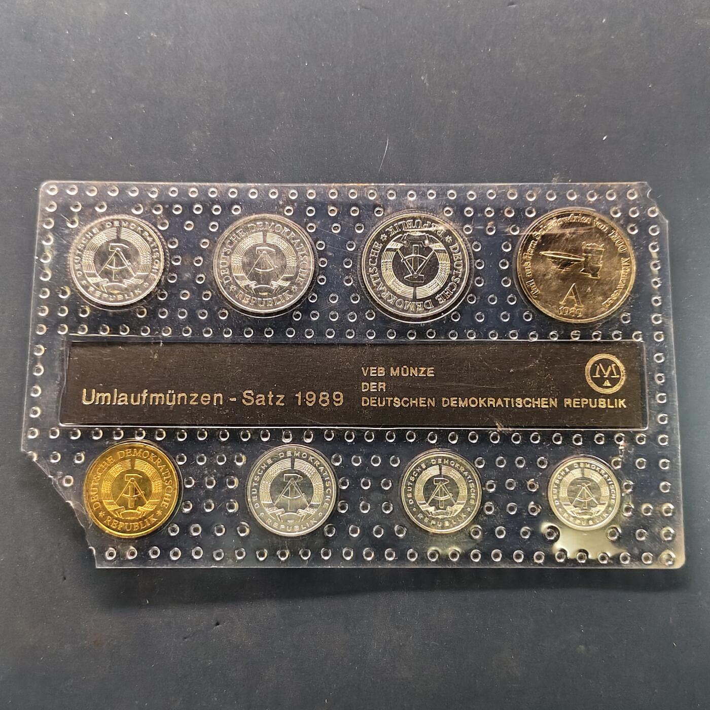 【全场包邮】纯粹捡漏拍504场-更新中 民主德国1989年官方封装7枚套币（含1枚纪念章）