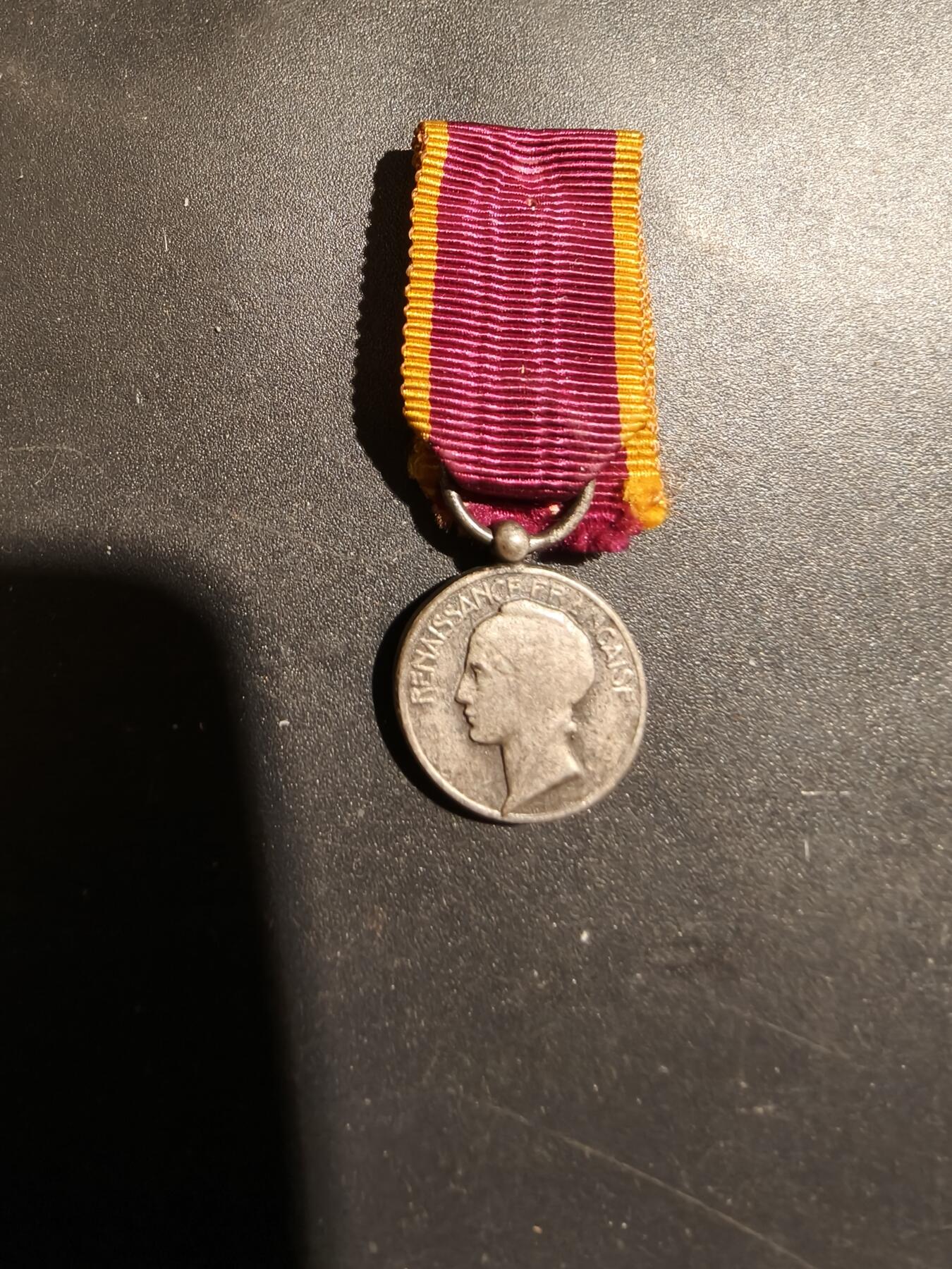 老王徽章第183期 法国银级复兴协会功绩奖章迷你章