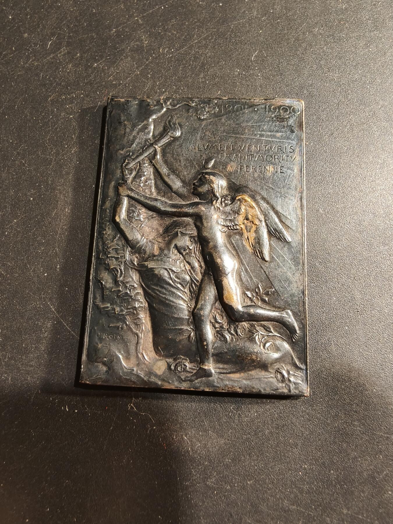 老王徽章第183期 法国巴黎1900国际博览会镀银方形大铜章      大师罗蒂作品     尺寸51×36mm     重量36.3g      原盒