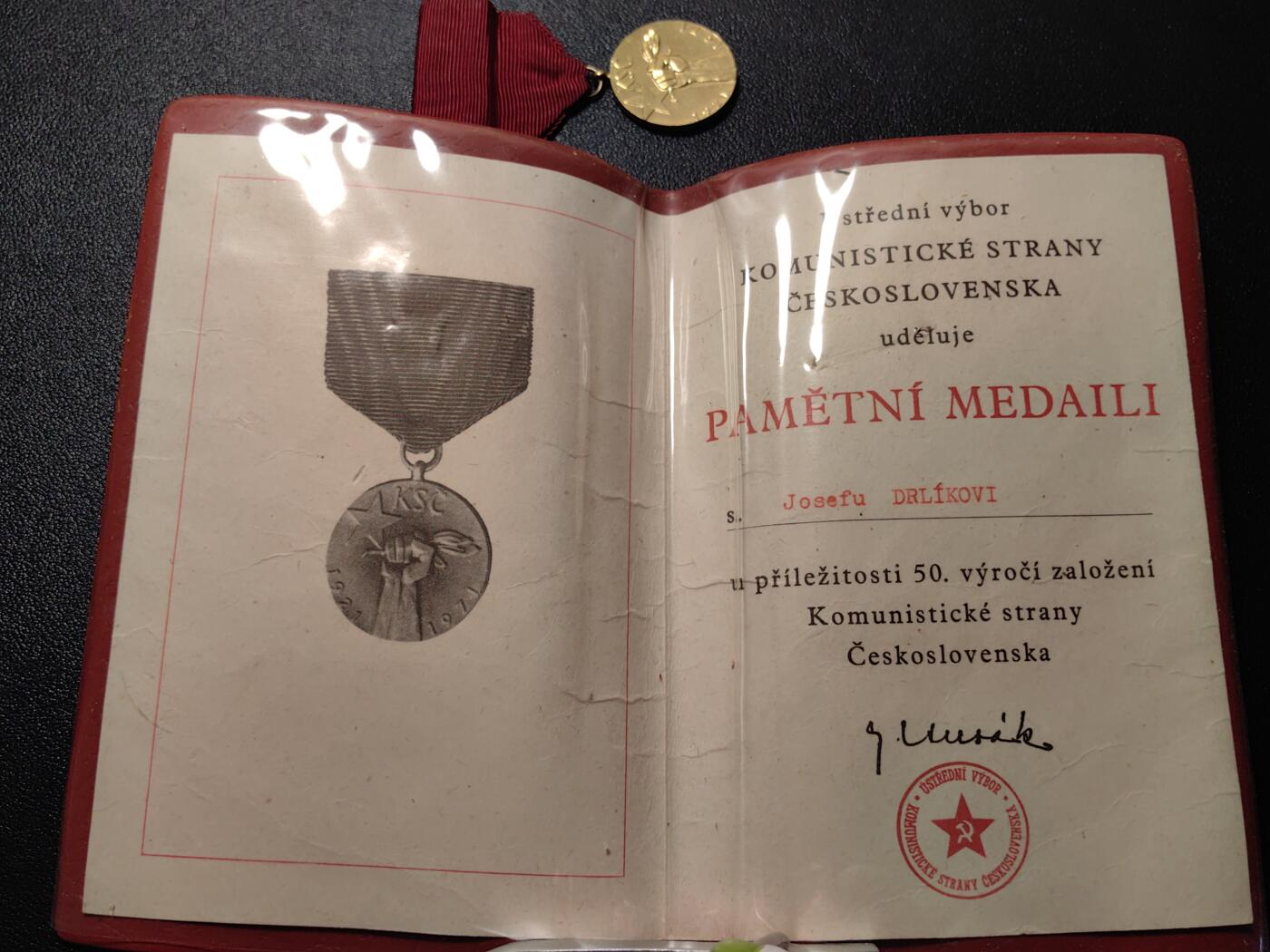 靖甫拍卖第五场 捷克斯洛伐克共产党50周年奖章带证