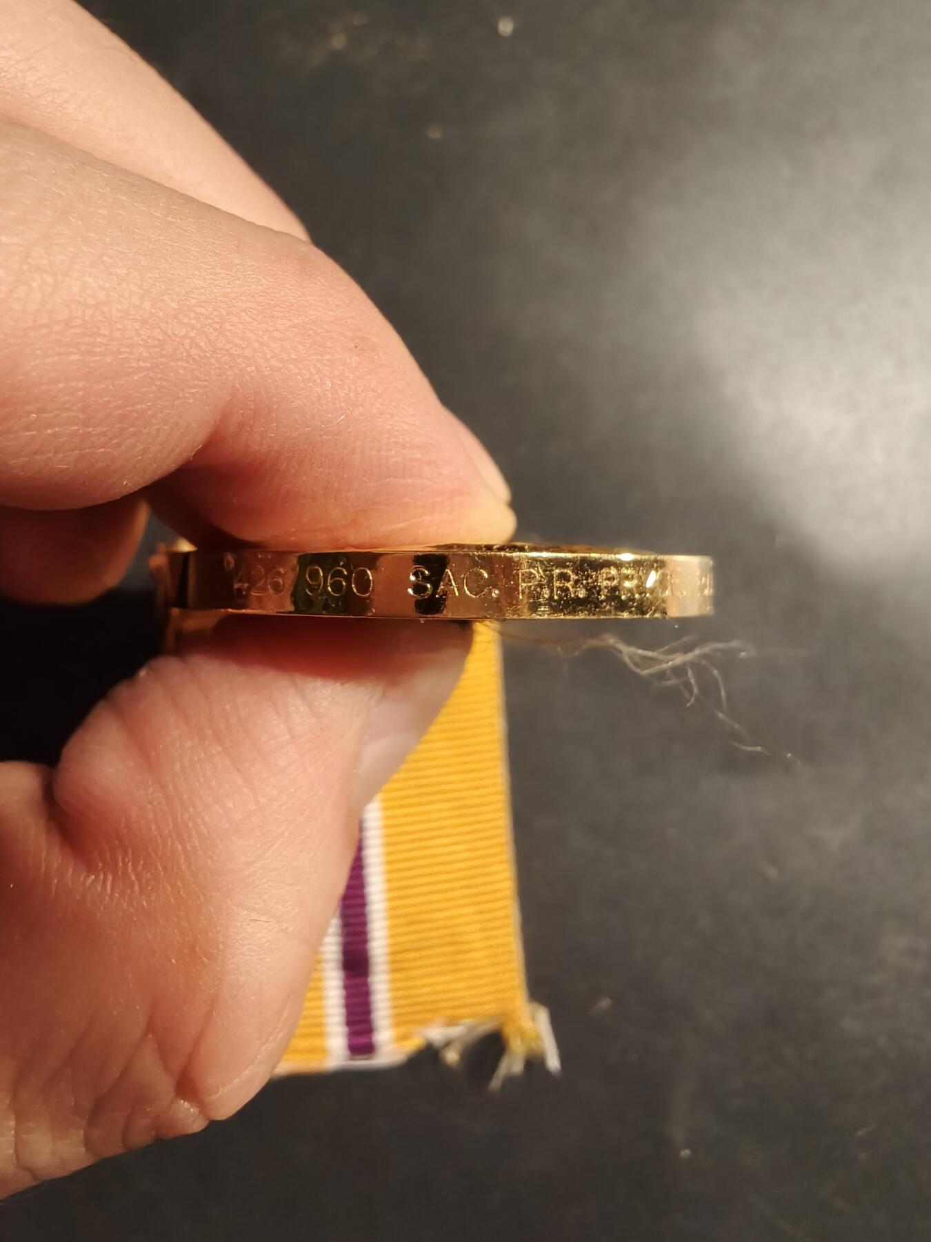 老王徽章第183期 英国伊丽莎白二世女王加冕50周年纪念章    皇家空军勋条   带边铭    同一人获得