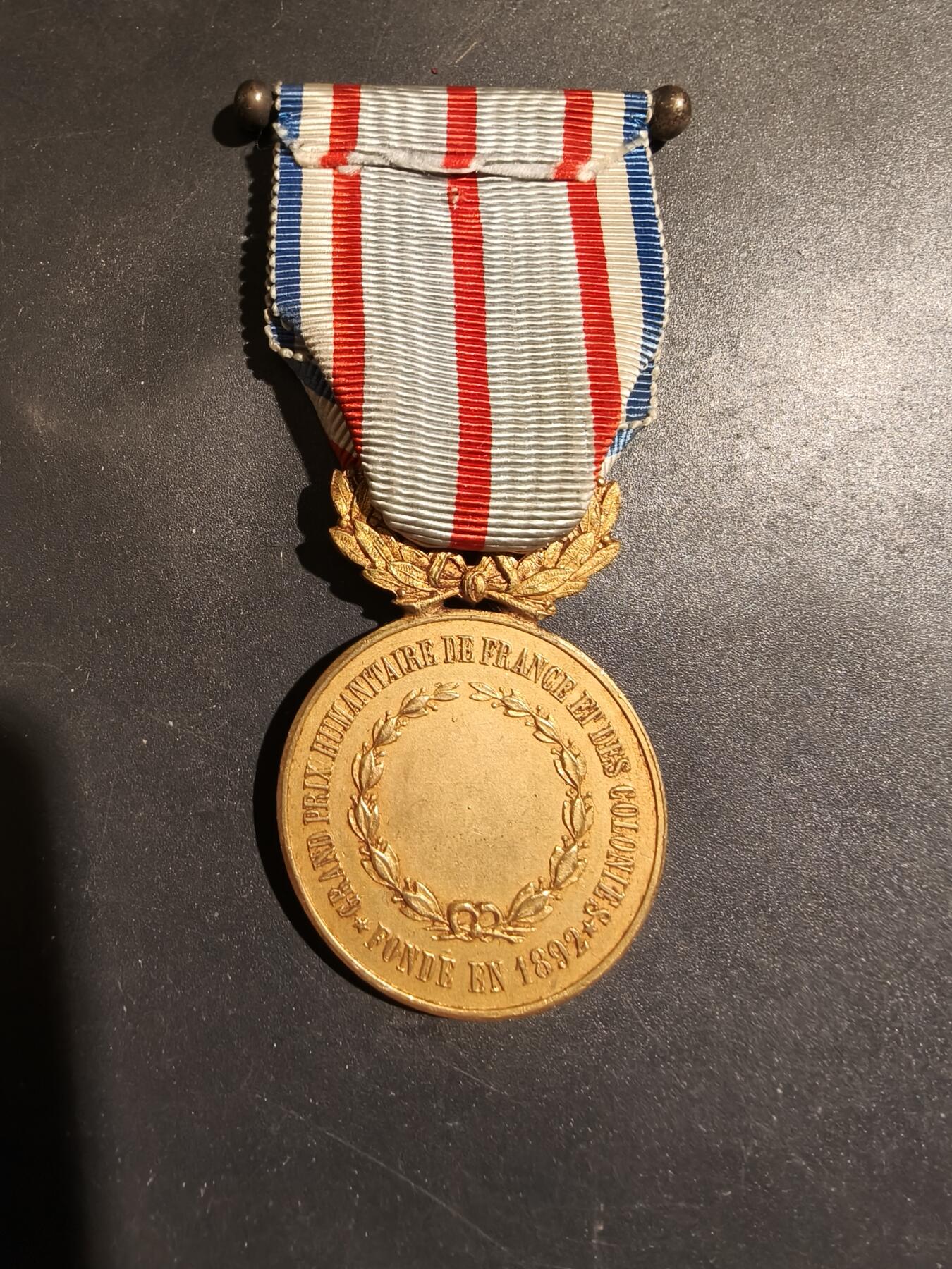 老王徽章第183期 法国慈善大奖金级奖章