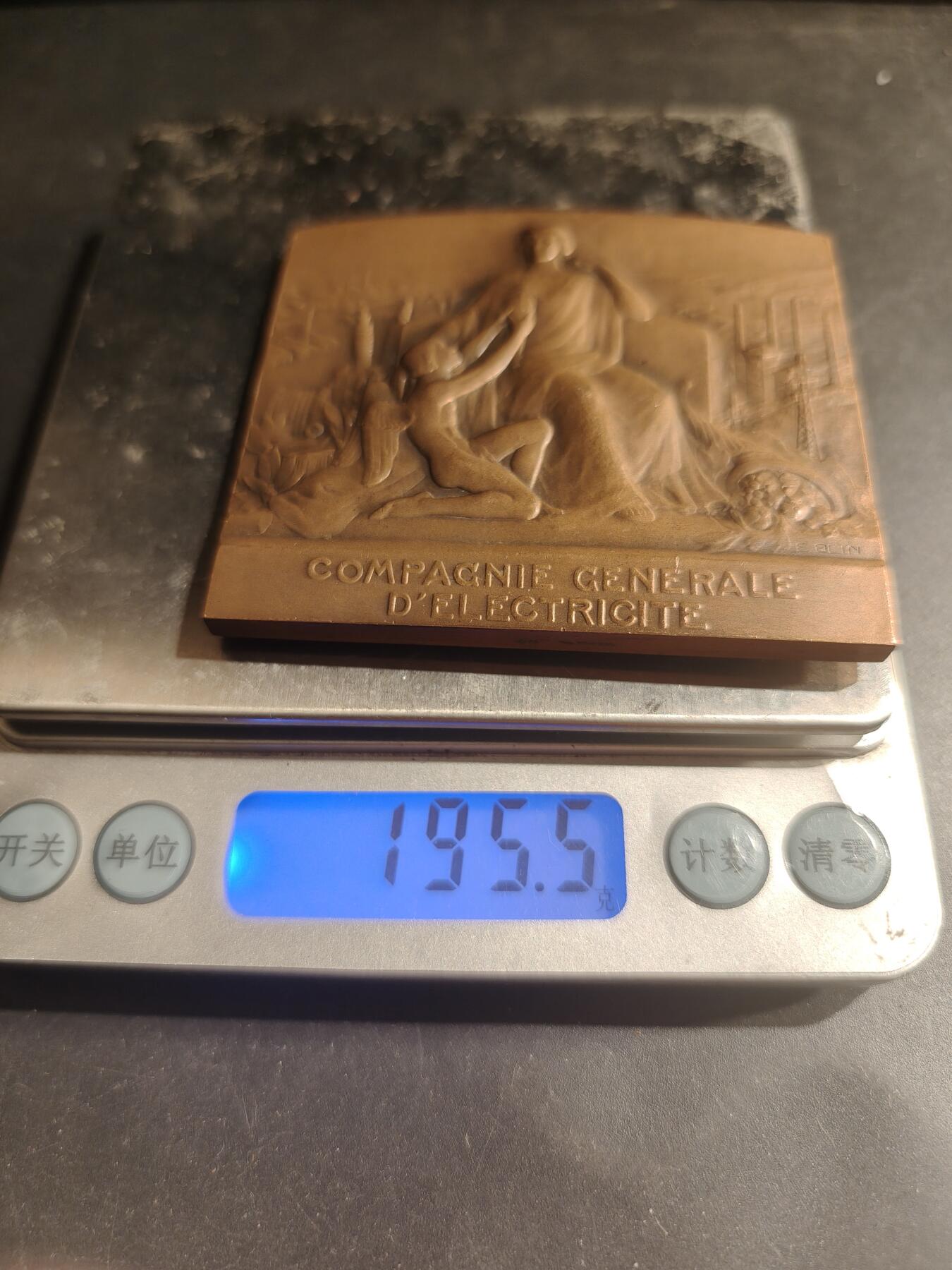 老王徽章第183期 法国通用电力公司方形大铜章     B.LIn作品     尺寸68×62mm     重量195g