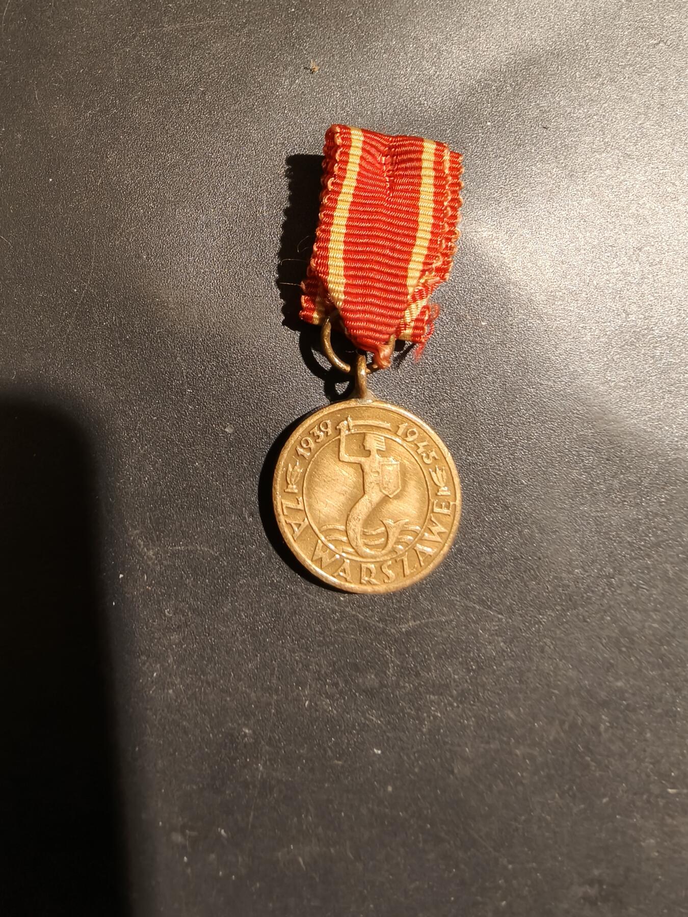 老王徽章第183期 波兰二战华沙起义奖章迷你章