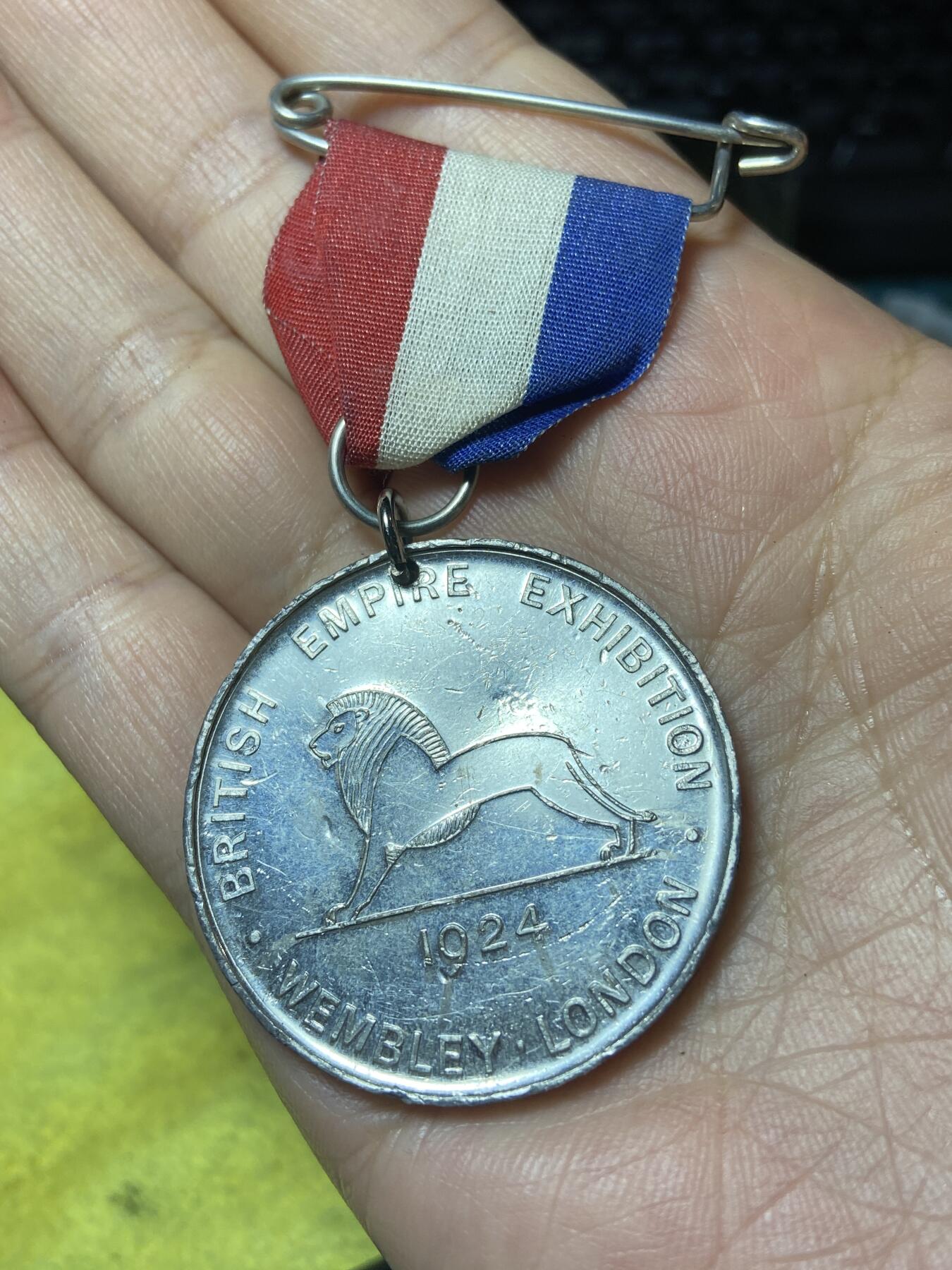 2026年第二十九场(总第一百九十八场）英国一线回流散币新年初九特拍场第一场(免佣金) 英国🇬🇧1924年纪念章(英国Gibb's Dentifrice–吉布斯牙膏展览纪念章，锡铅合金材质