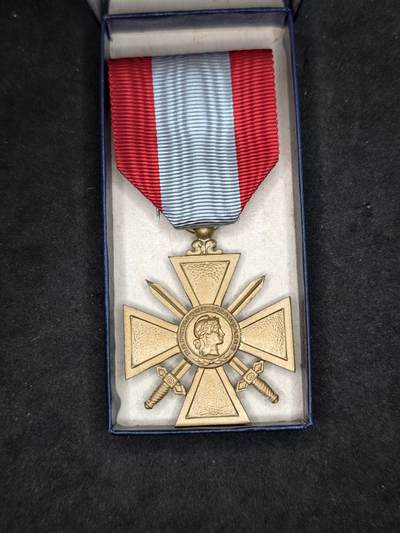 凯旋世界勋赏（持续上新中）（第22期新年大拍）（欢迎送拍）（对拍品有疑问请询问客服，不接受到手刀，出价默认拍品品相。请认真阅读拍卖规则！出价默认已认可！）（收到货请录制开箱视频，无视频概不处理问题。） - 法国海外战争十字