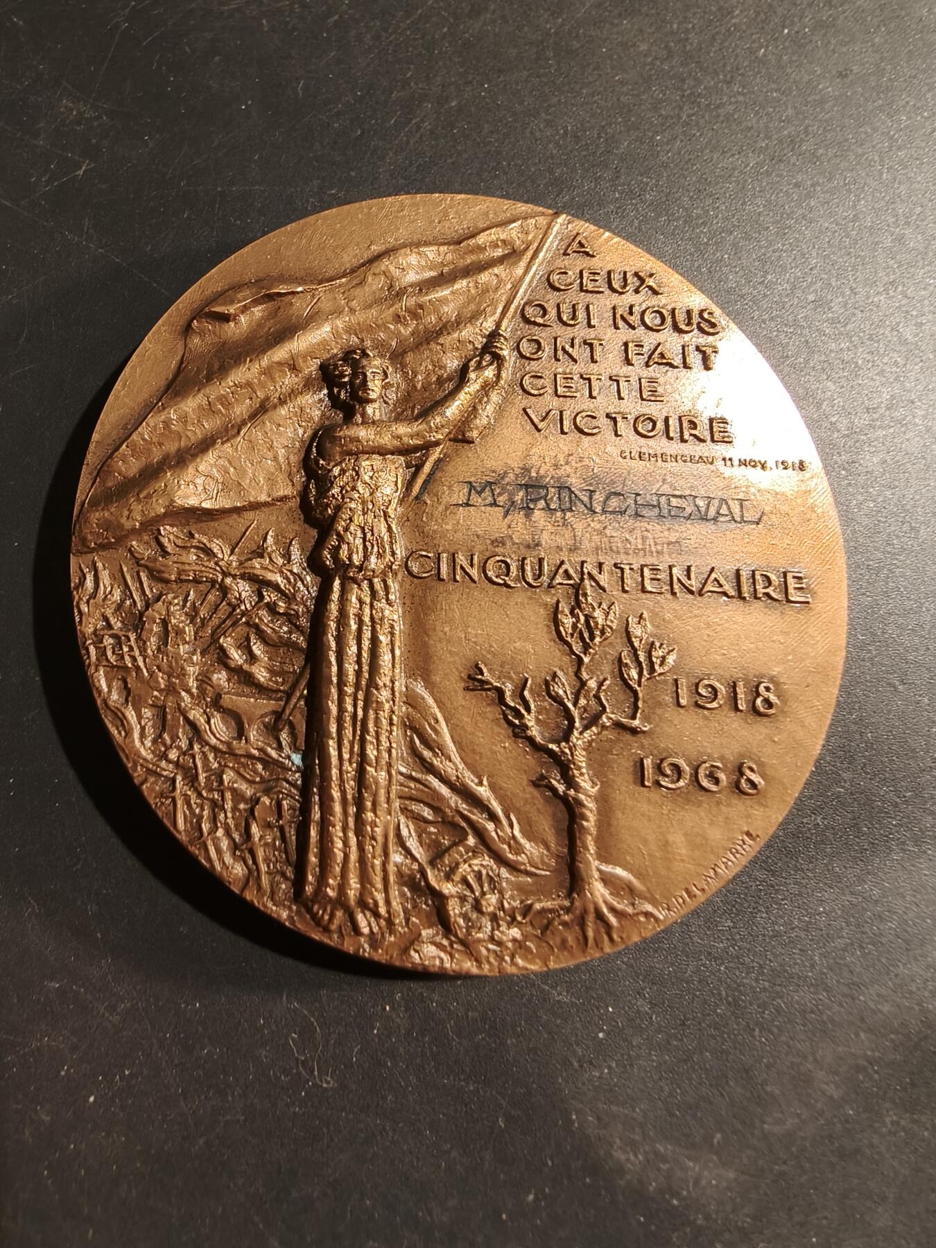 老王徽章第183期 法国一战停战50周年大铜章     原盒     直径68mm    重量170.1g