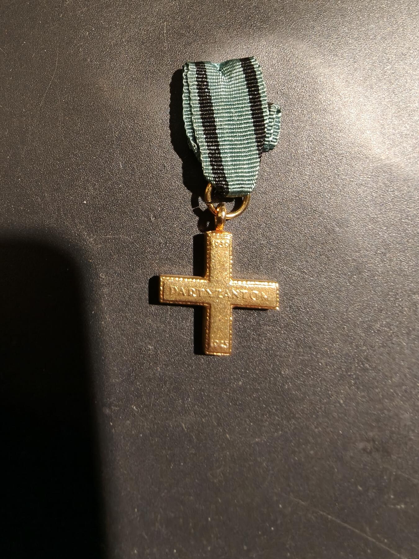 老王徽章第183期 波兰二战游击队十字迷你章