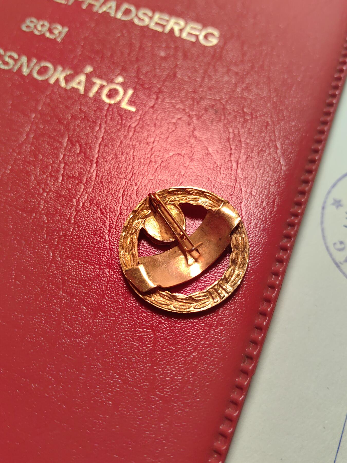 靖甫拍卖第五场 匈牙利部长会议劳动优秀证章 女得主 带个人民军8931部队妇女节发的奖金证书