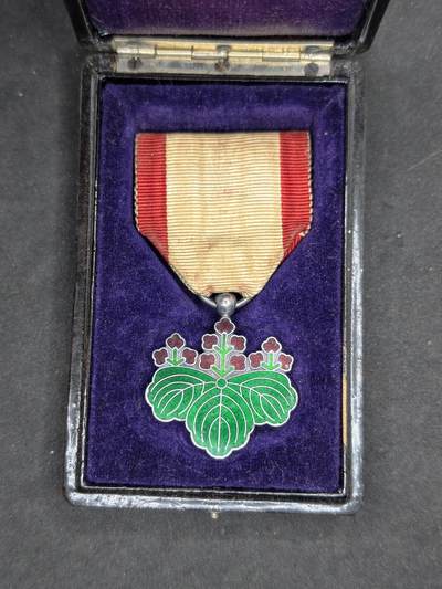 凯旋世界勋赏（持续上新中）（第22期新年大拍）（欢迎送拍）（对拍品有疑问请询问客服，不接受到手刀，出价默认拍品品相。请认真阅读拍卖规则！出价默认已认可！）（收到货请录制开箱视频，无视频概不处理问题。） - 早期青叶带盒