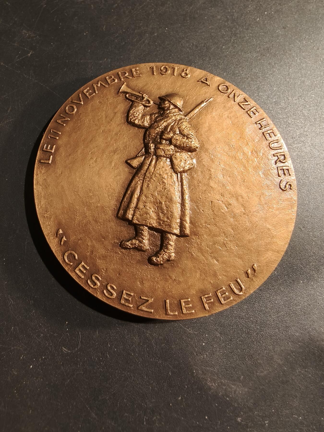 老王徽章第183期 法国一战停战50周年大铜章     原盒     直径68mm    重量170.1g