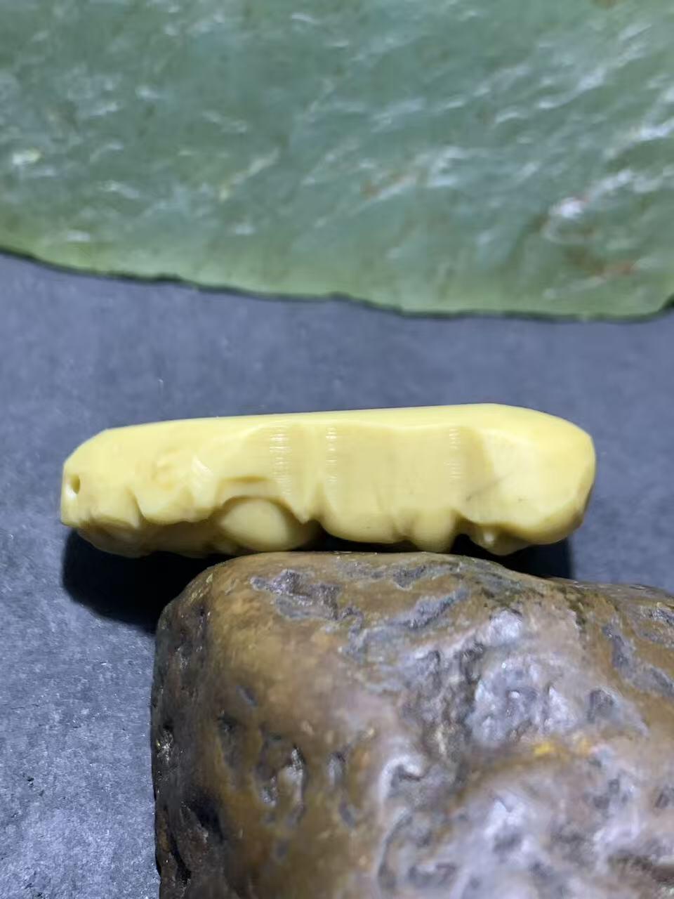 精美高玉化金膏玉雕刻宝宝佛吊坠一个