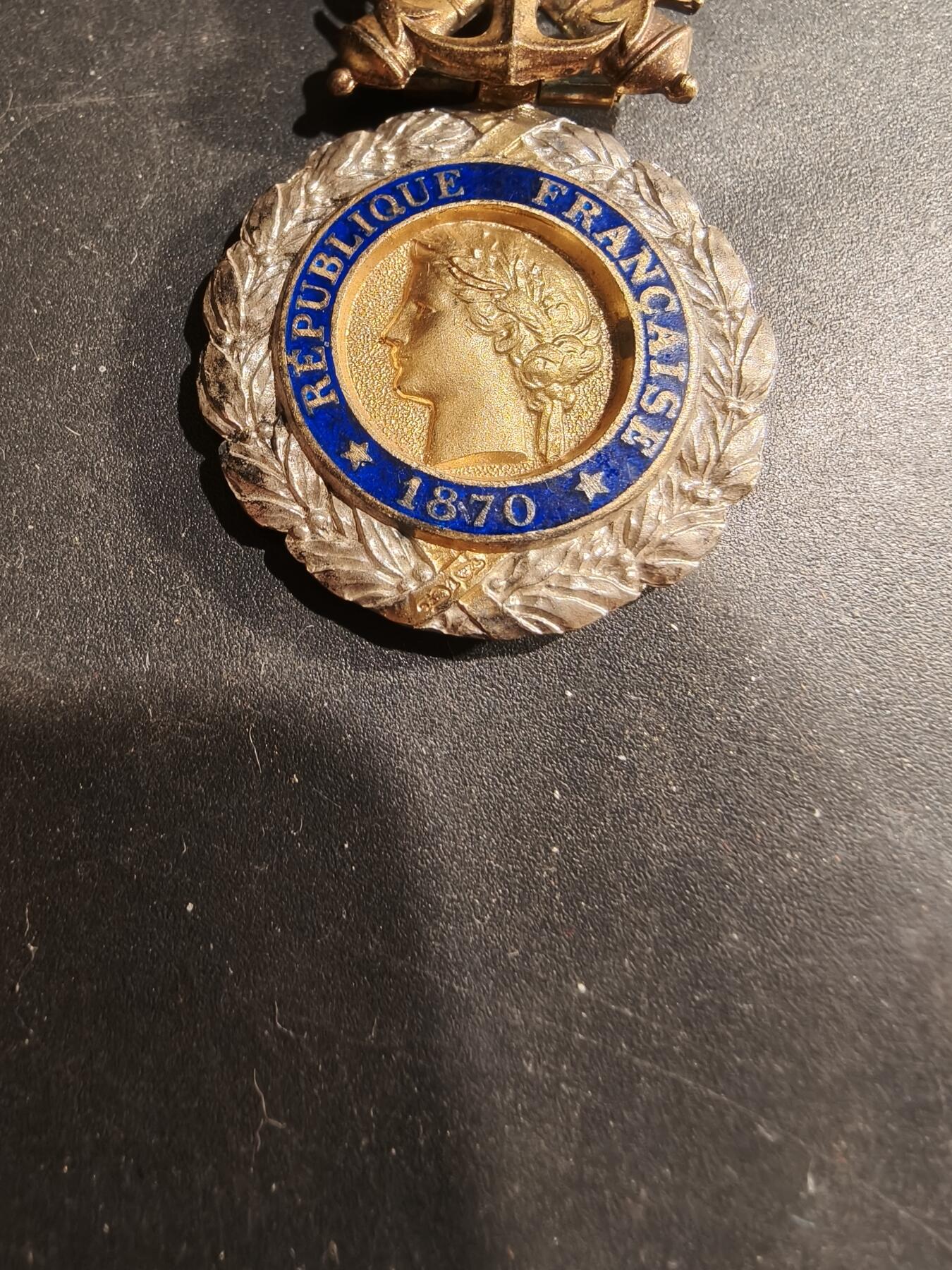 老王徽章第183期 法国军事奖章    三共时期   950银镀金珐琅    19.2g