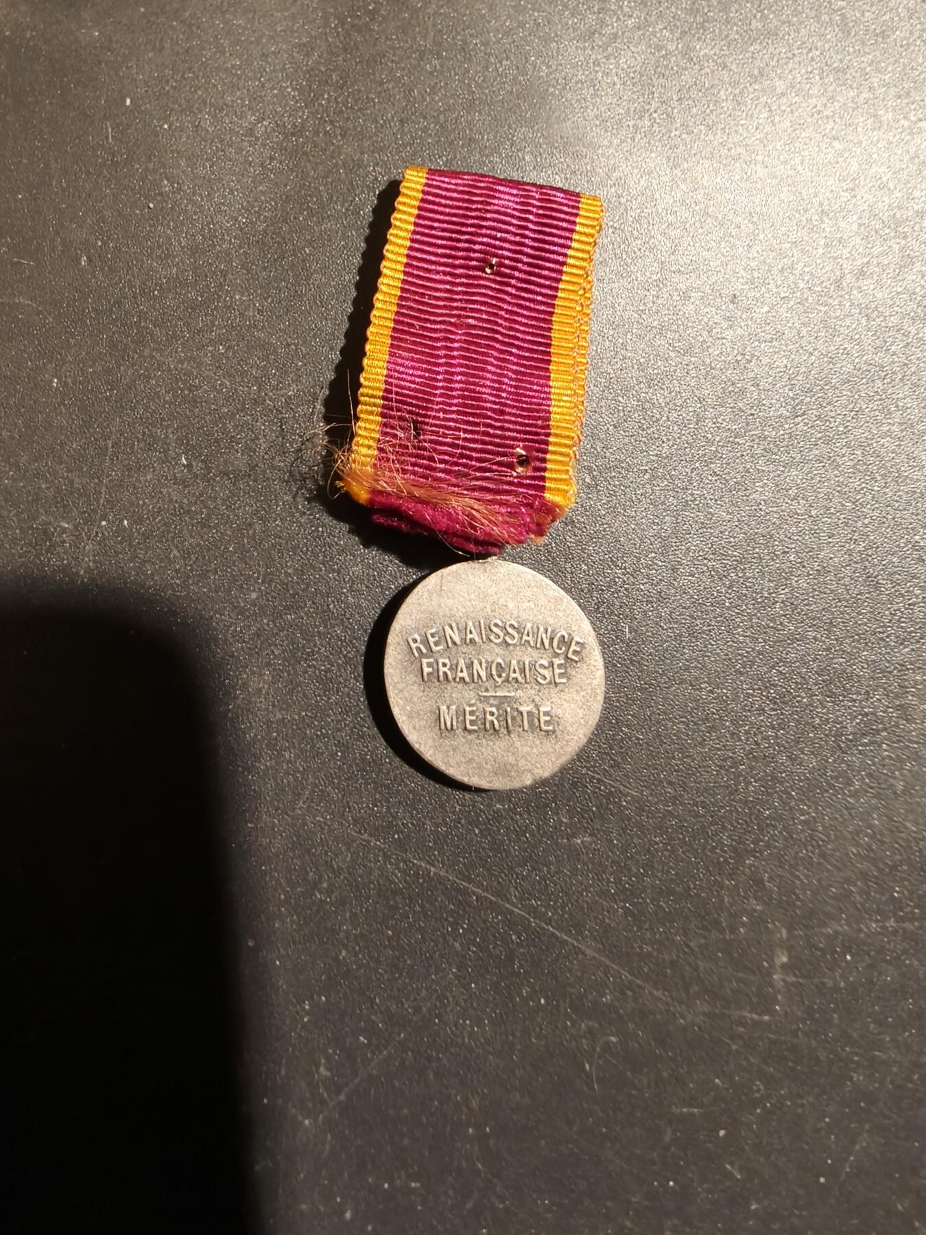 老王徽章第183期 法国银级复兴协会功绩奖章迷你章