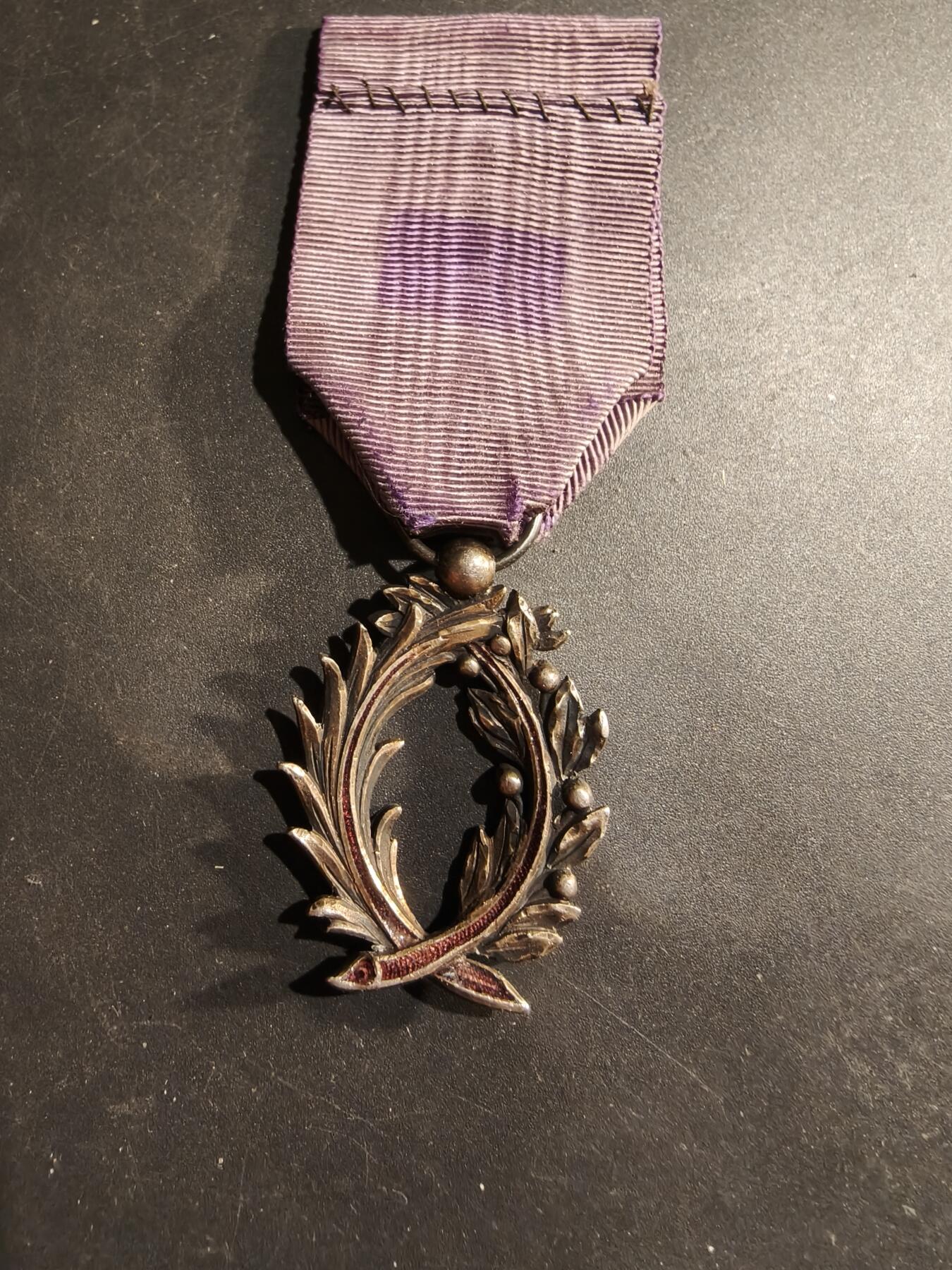 老王徽章第183期 法国骑士级棕榈叶勋章     原盒    银质珐琅珠宝商版本    野猪头银标